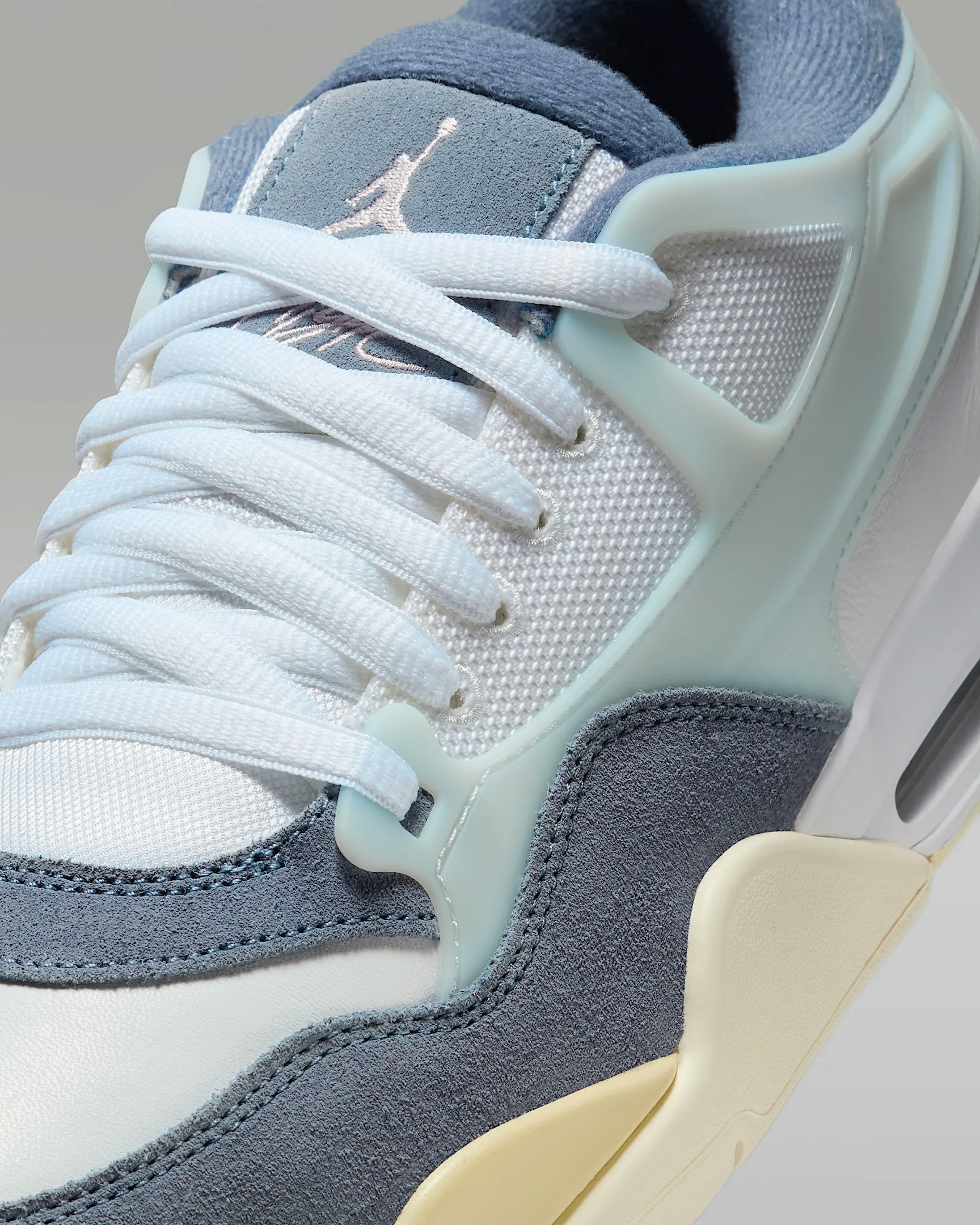 Air Jordan 4 RM "Diffused Blue"