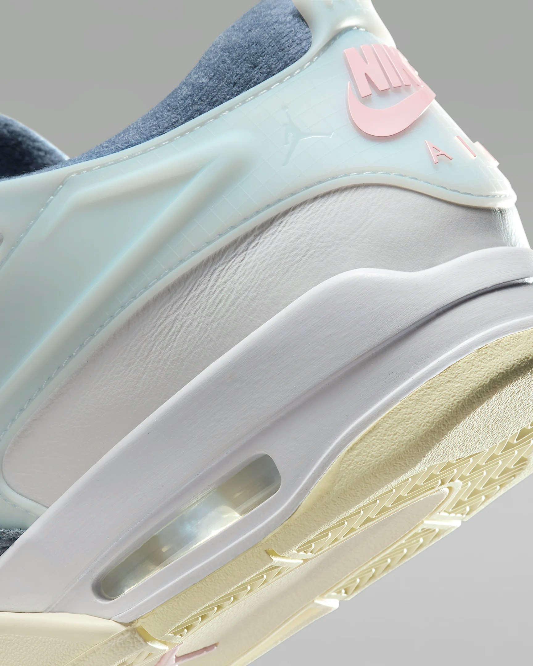 Air Jordan 4 RM "Diffused Blue"