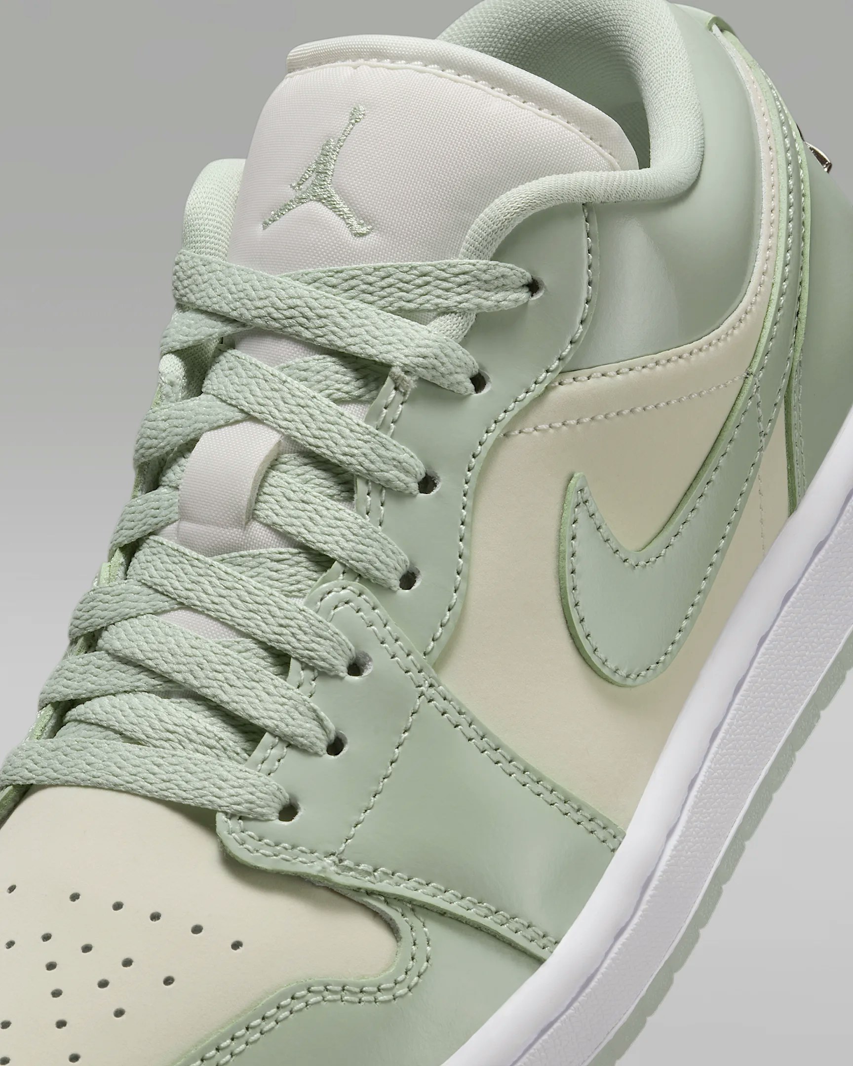 Air Jordan 1 Low SE "Seafoam"
