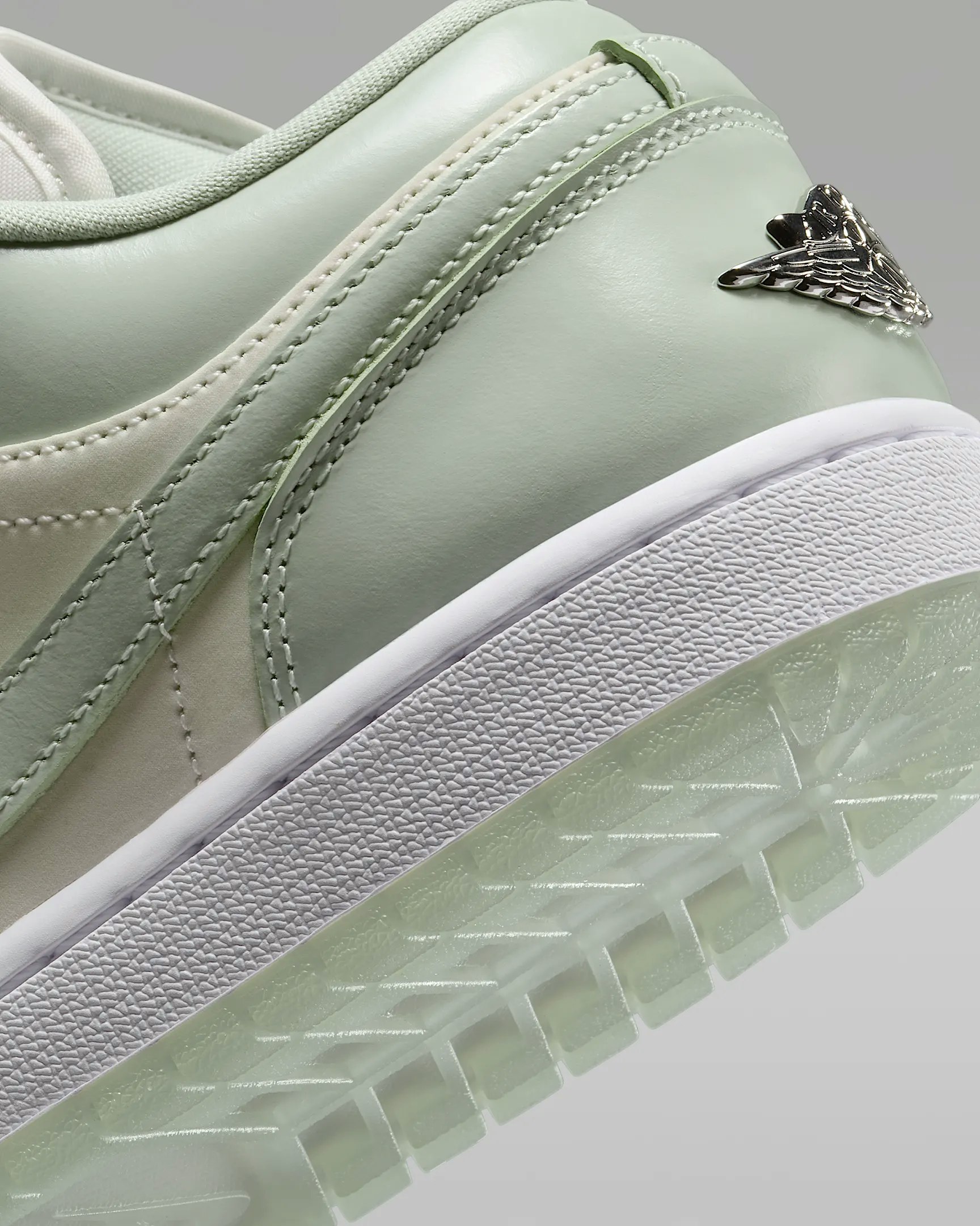 Air Jordan 1 Low SE "Seafoam"