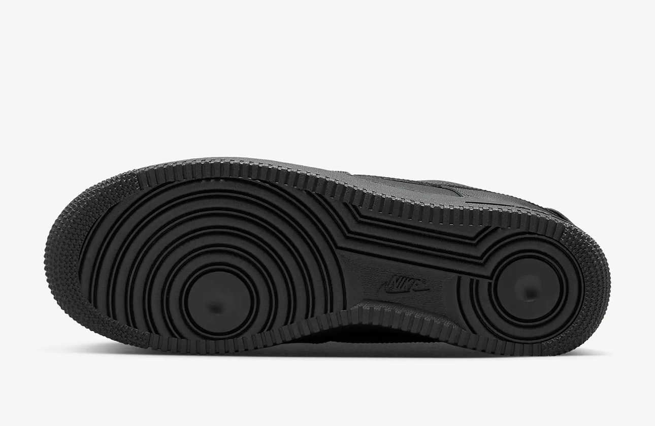 Nike Air Force 1 EasyOn "Triple Black"
