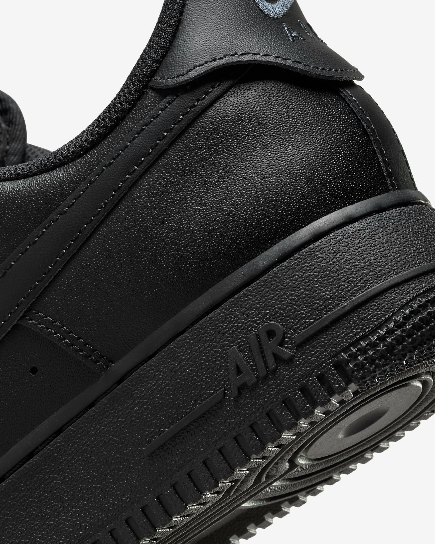 Nike Air Force 1 EasyOn "Triple Black"