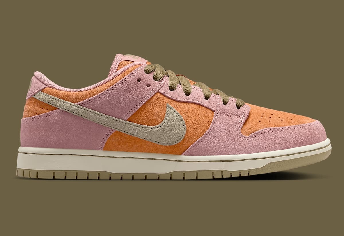 Nike SB Dunk Low "Red Stardust"