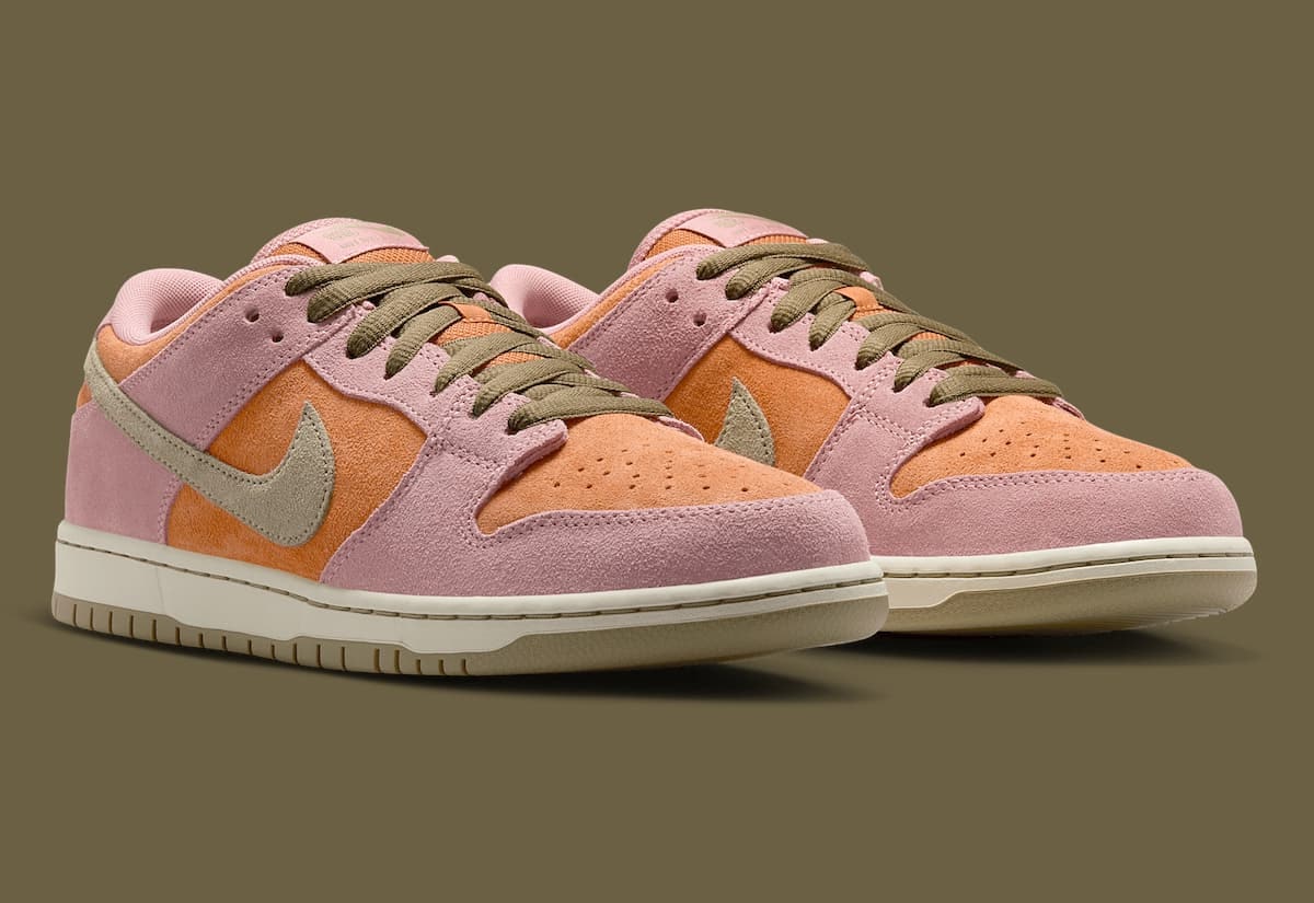 Nike SB Dunk Low "Red Stardust"