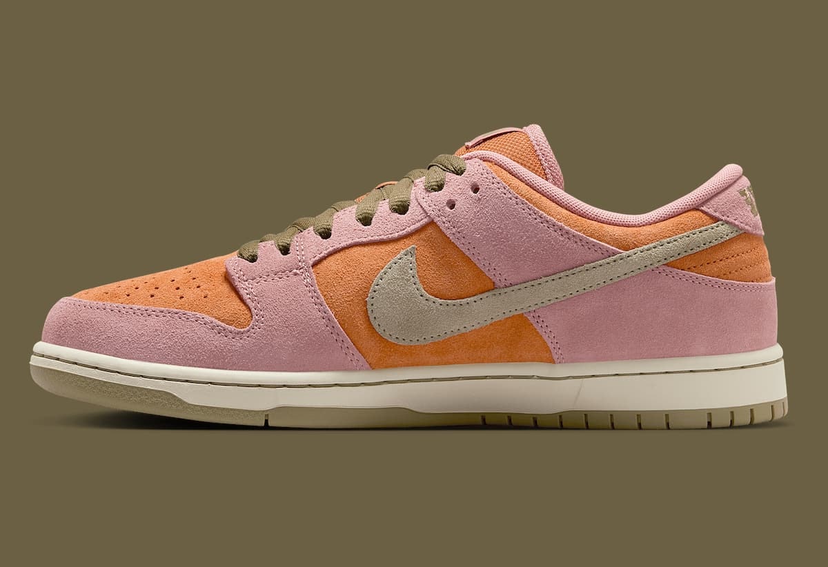Nike SB Dunk Low "Red Stardust"