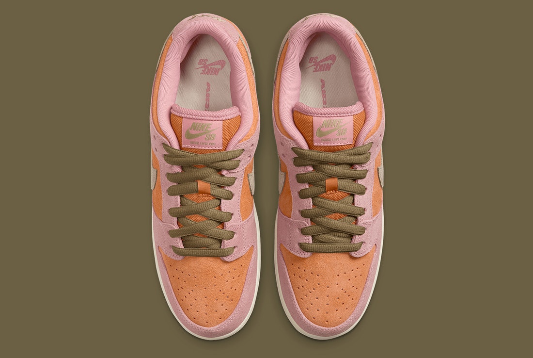 Nike SB Dunk Low "Red Stardust"