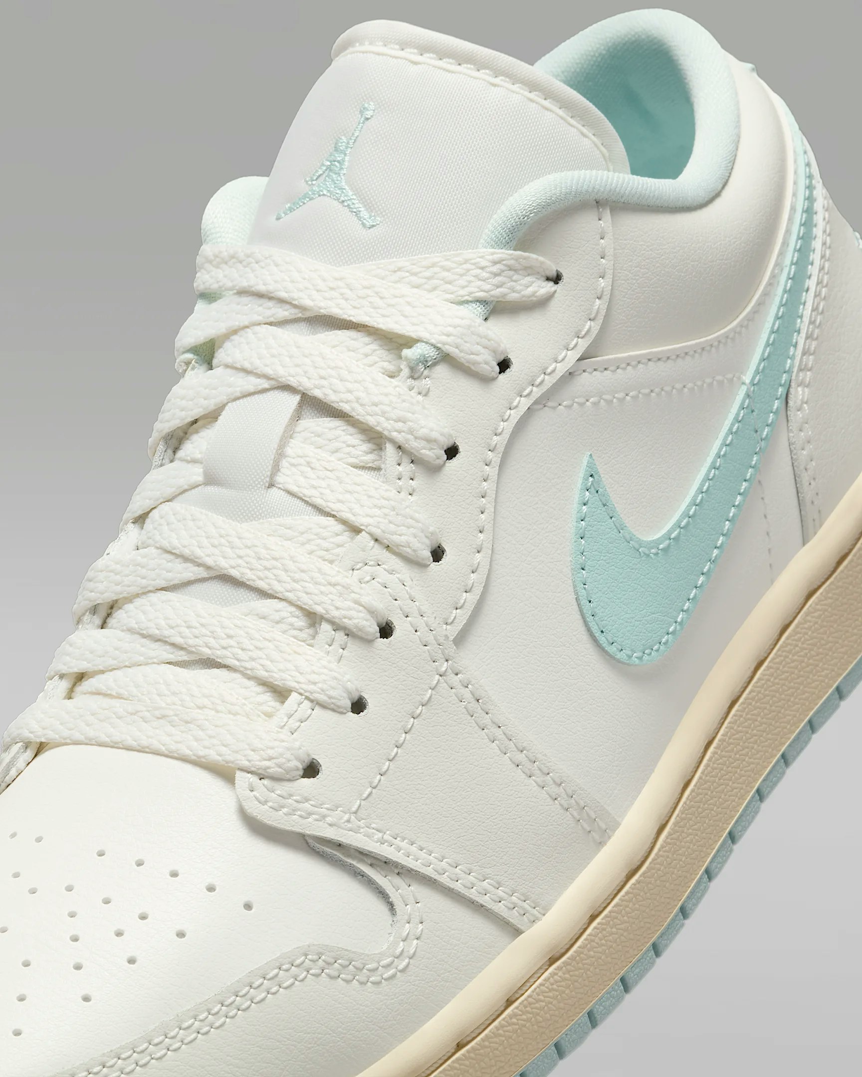 Air Jordan 1 Low "Igloo"