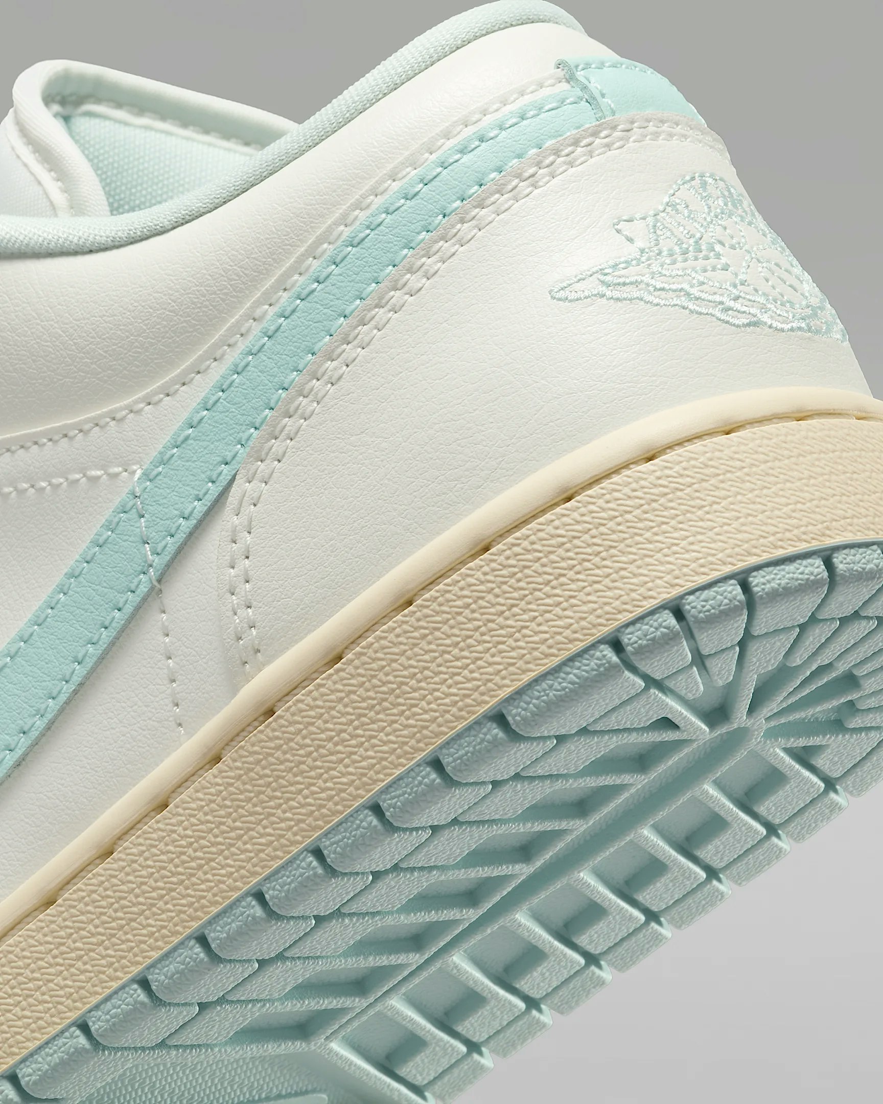 Air Jordan 1 Low "Igloo"