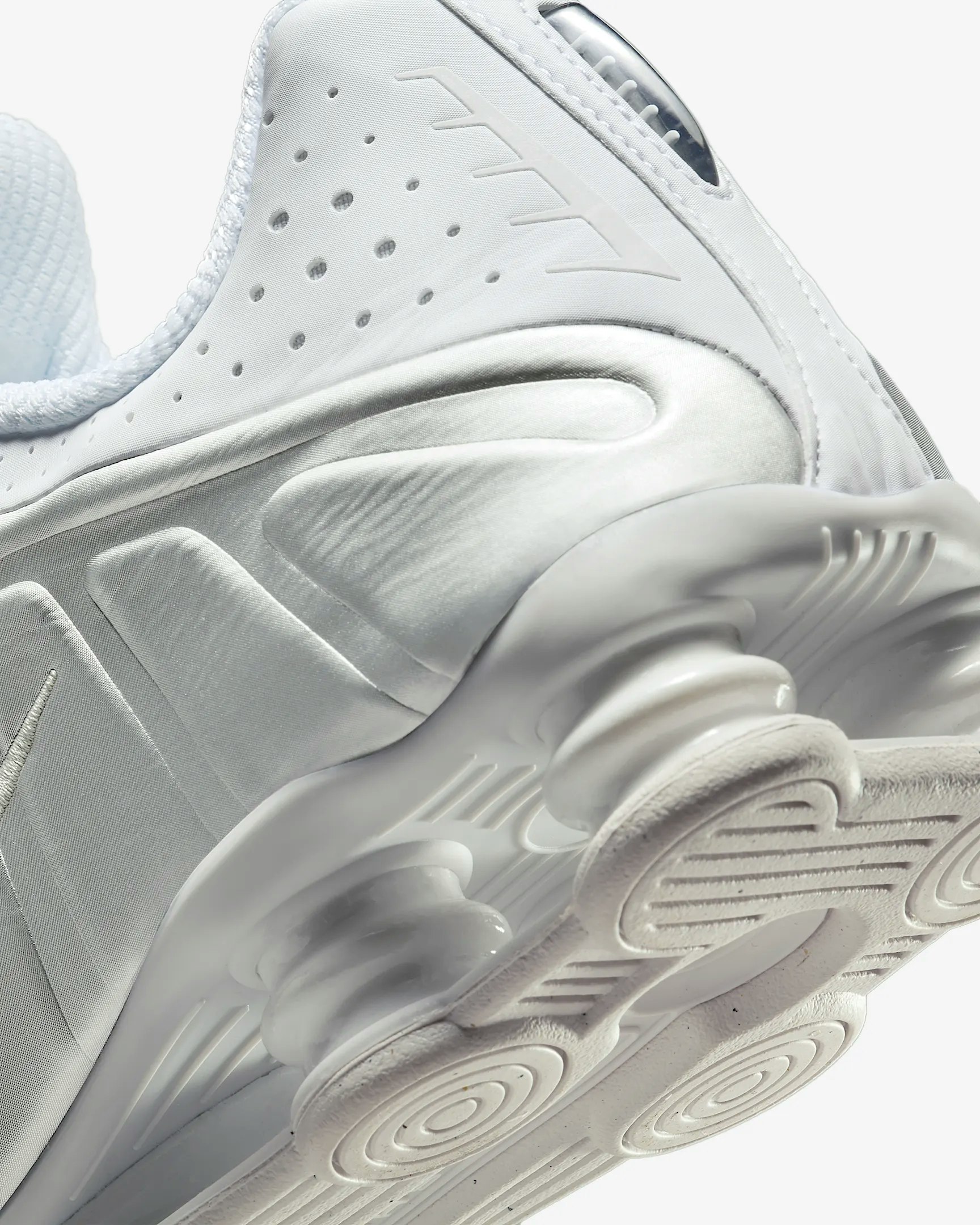 Nike Shox R4 "White Metallic Silver"
