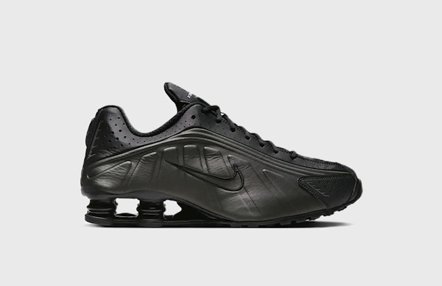 Nike Shox R4 "Black Bright Crimson"