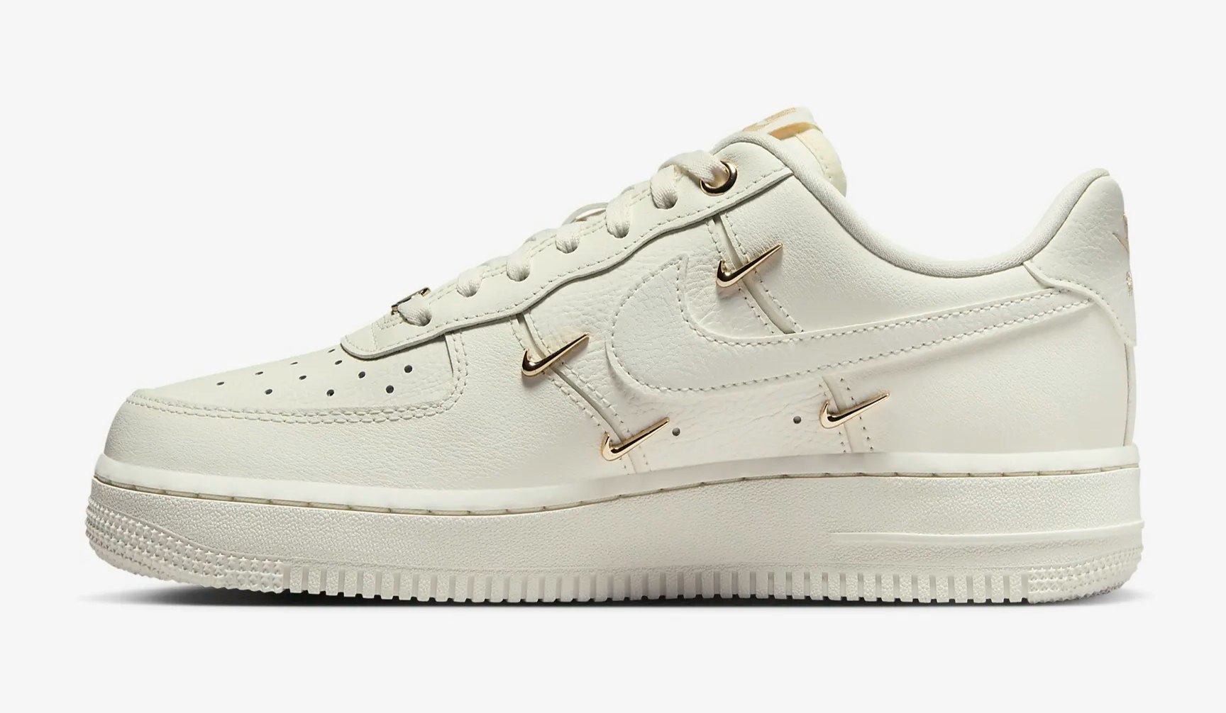 Nike Air Force 1 `07 LX "Metallic Gold"