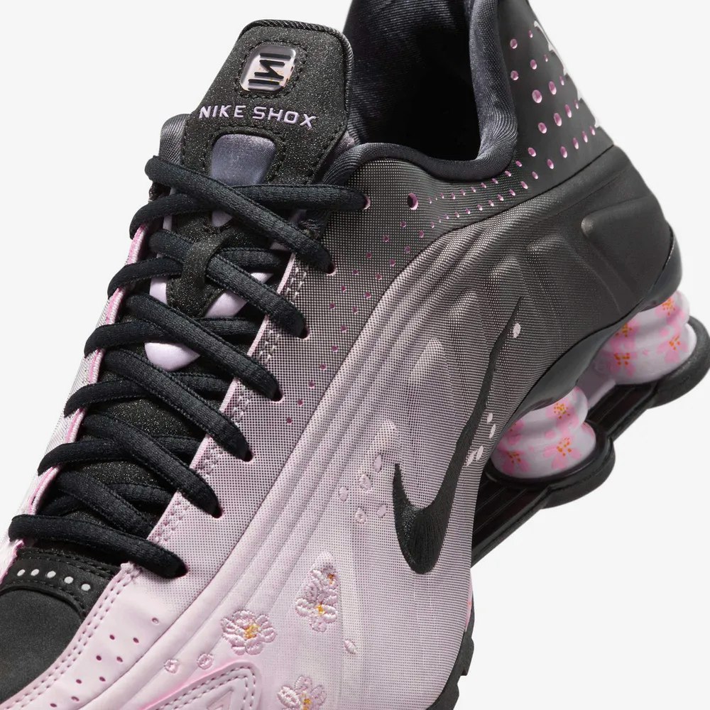 Nike Shox R4 "Sakura"