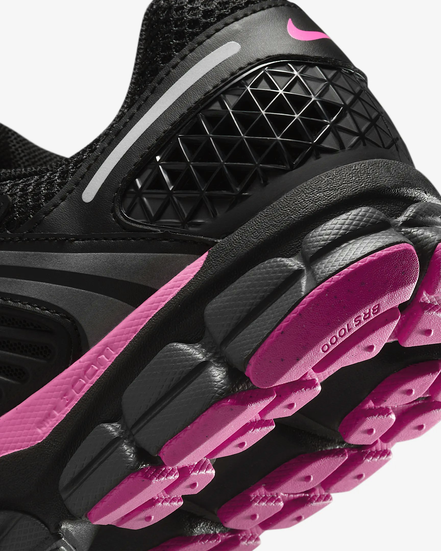 Nike Zoom Vomero 5 "Black Pink"
