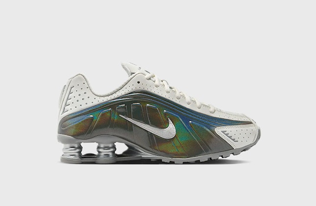 Nike Shox R4 "White Iridescent" Nike Shox R4 "White Iridescent"