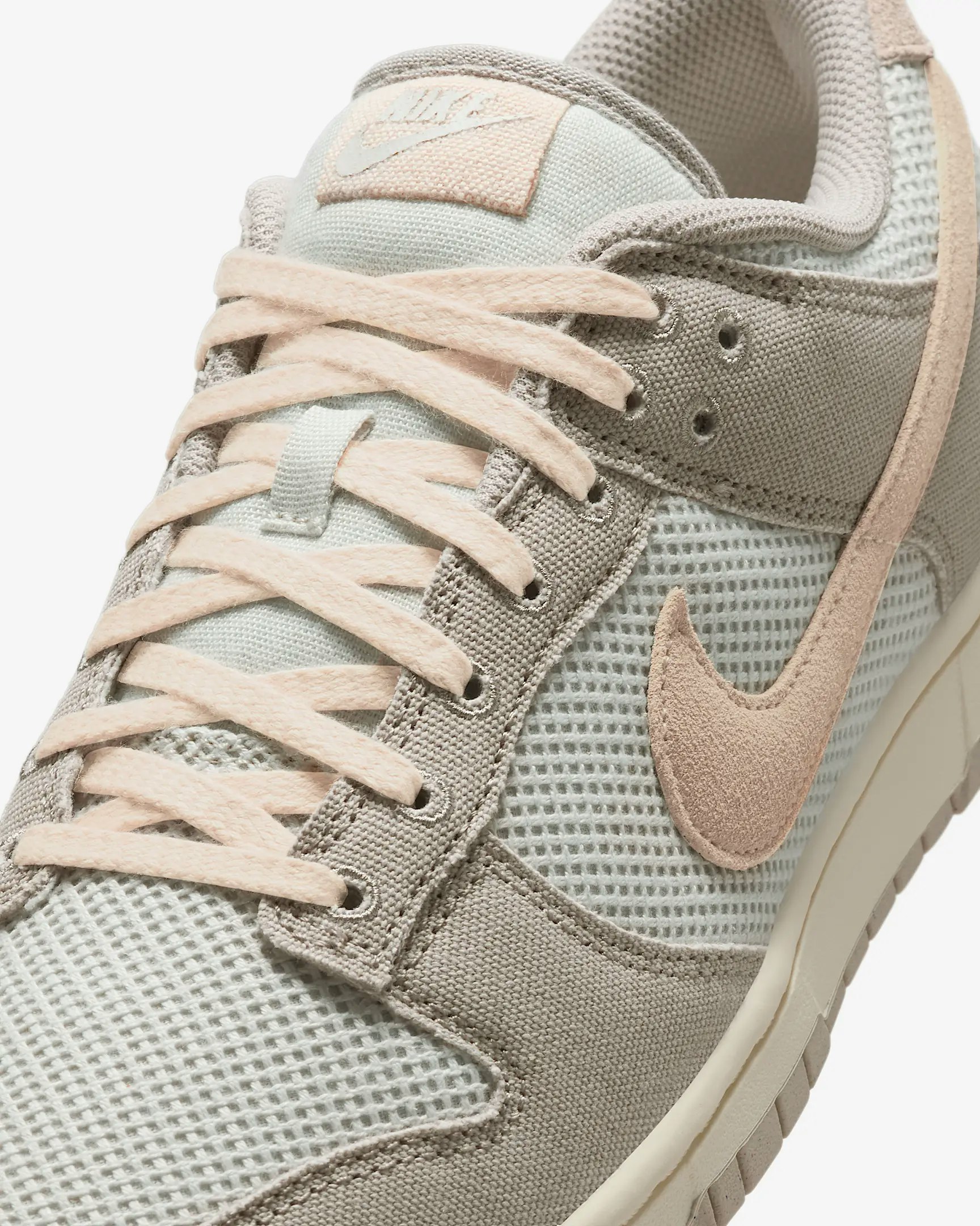 Nike Dunk Low "Light Bone"