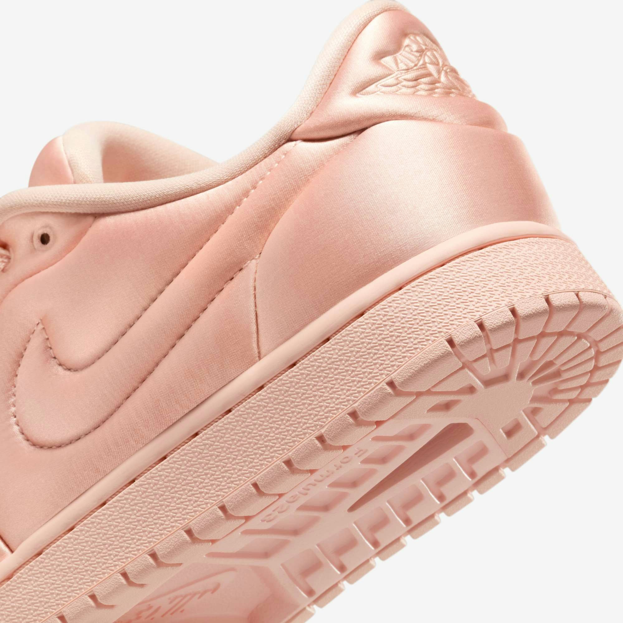 Air Jordan 1 Low MM "Washed Coral"
