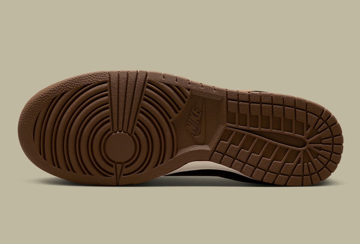Nike Dunk Low "Brown Black"