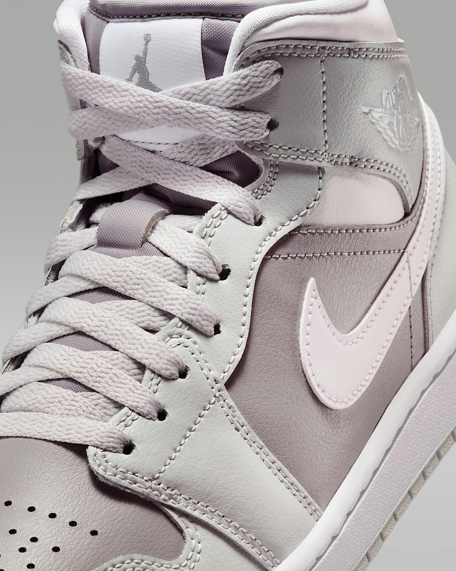 Air Jordan 1 Mid "Atmosphere Grey"