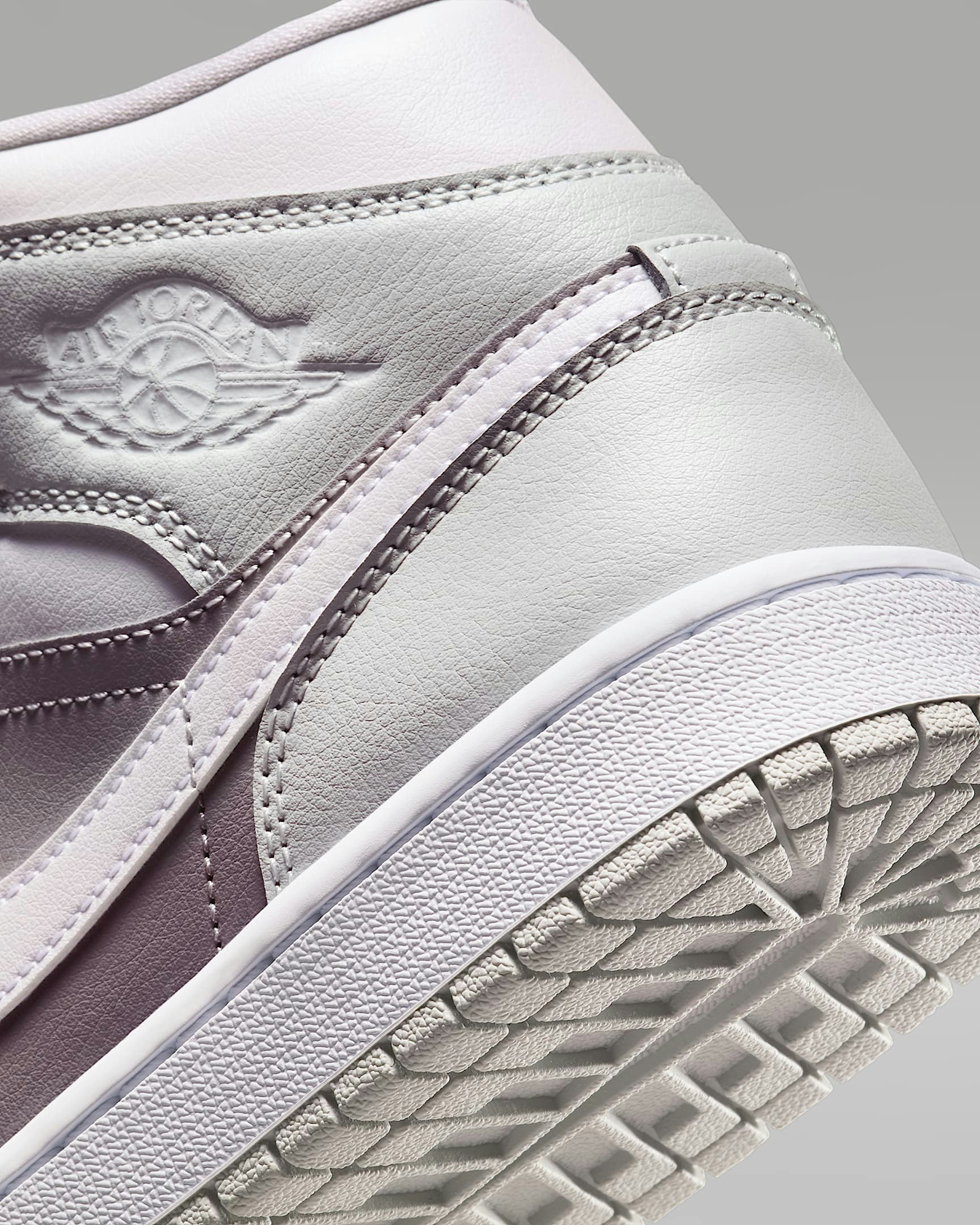 Air Jordan 1 Mid "Atmosphere Grey"