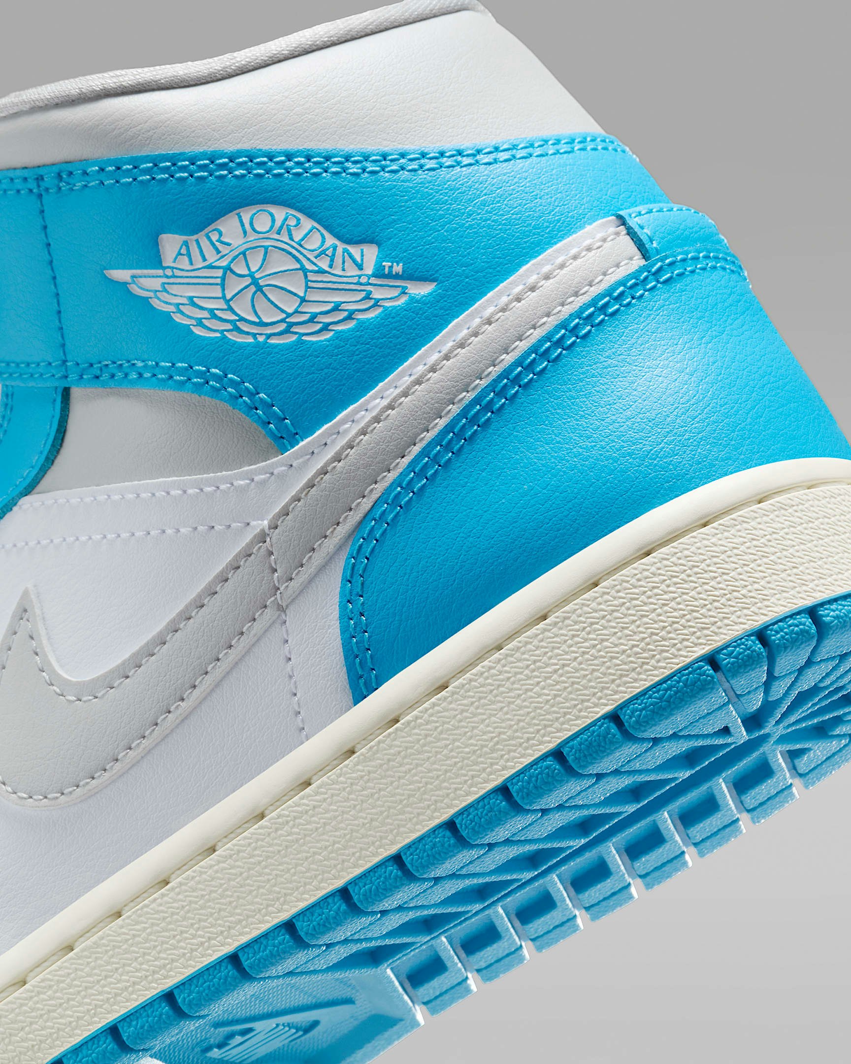Air Jordan 1 Mid "Dark Powder Blue"