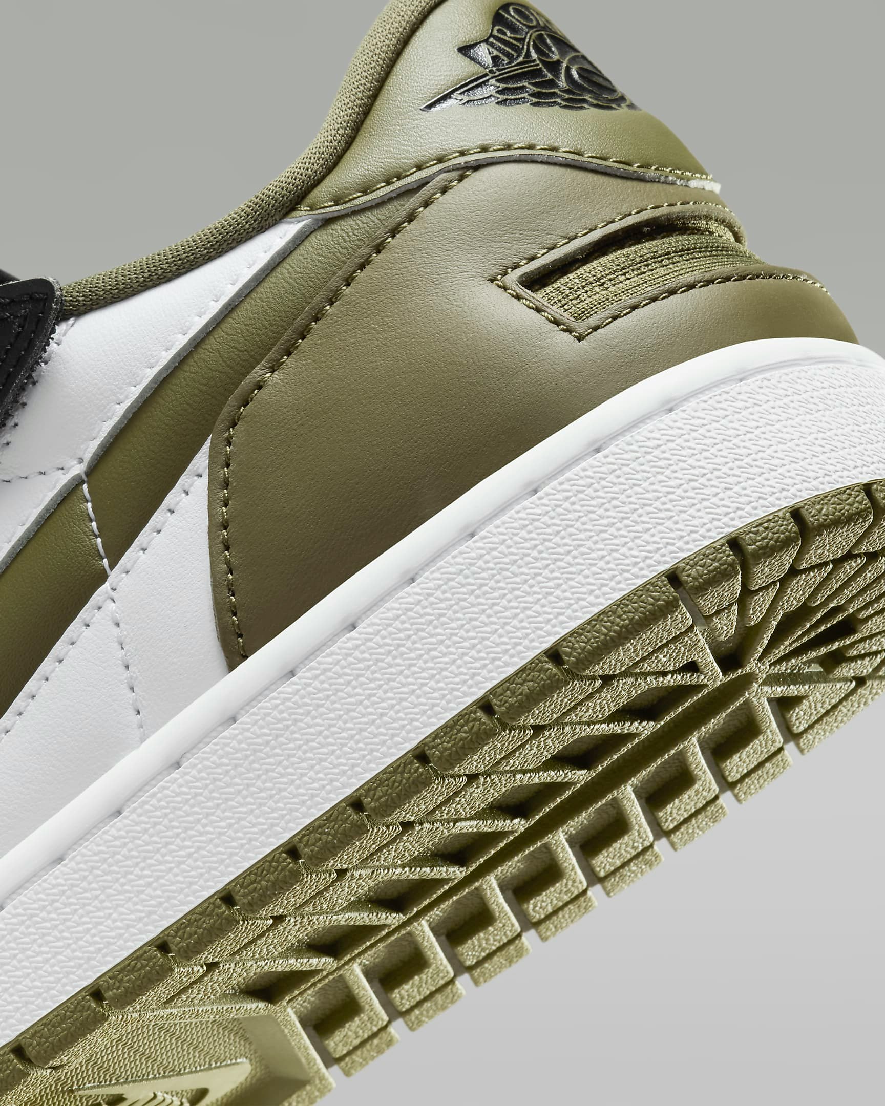 Air Jordan 1 Low EasyOn "Medium Olive"