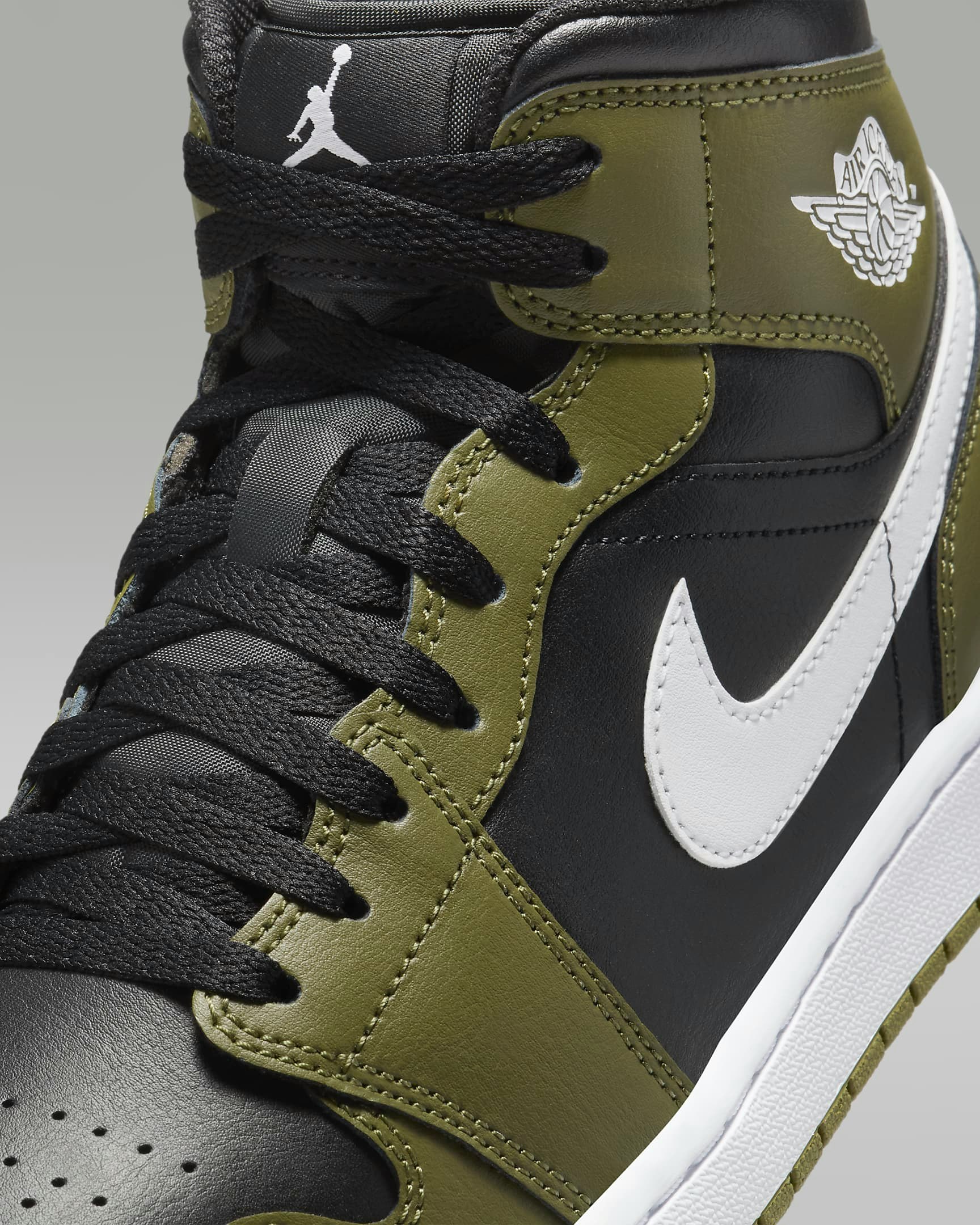 Air Jordan 1 Mid "Medium Olive"