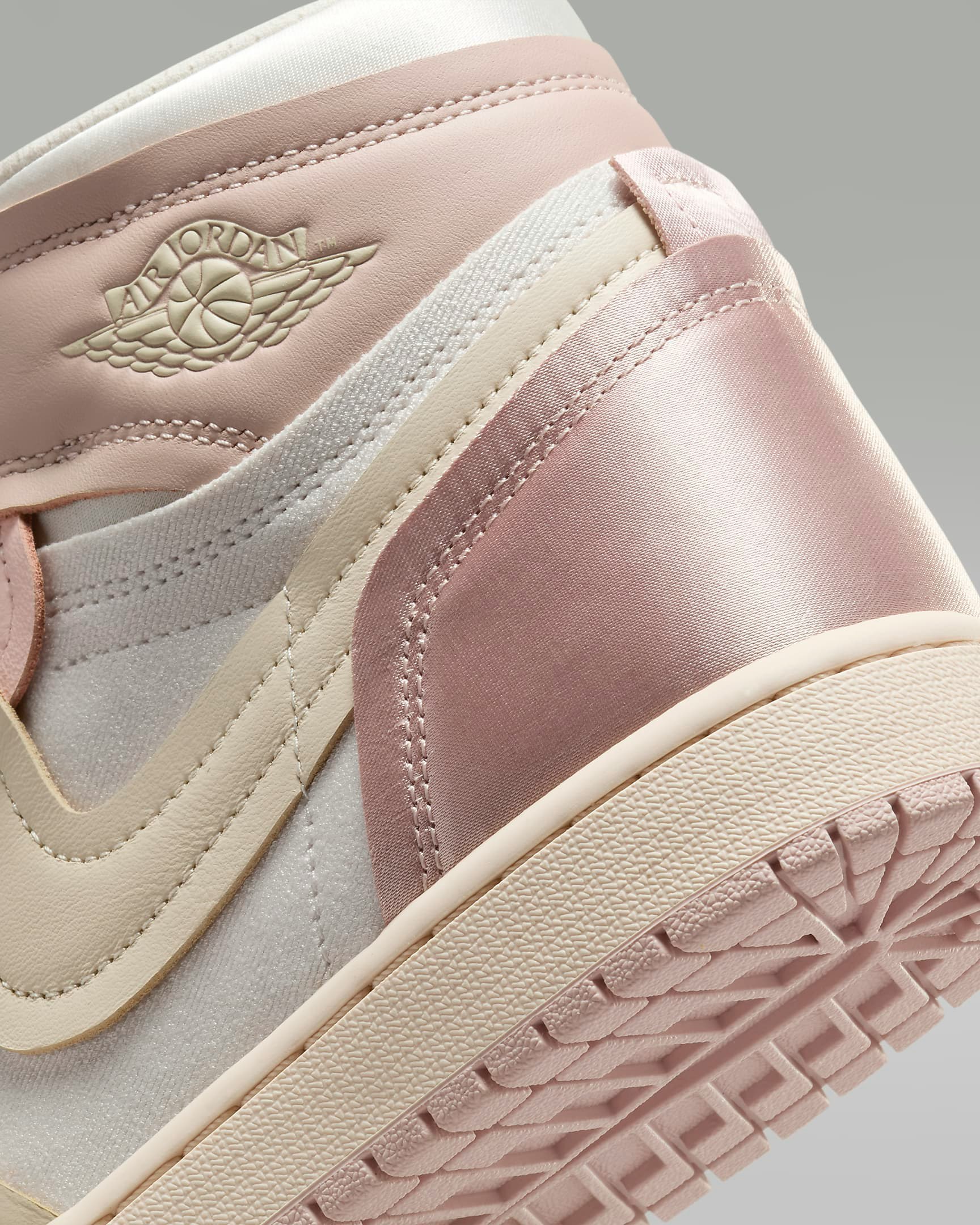 Air Jordan 1 MM High "Pink Oxford"