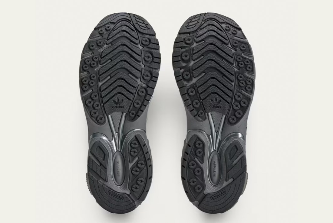 Taqwa Bint Ali x adidas Adistar Pose "Iron Metallic"