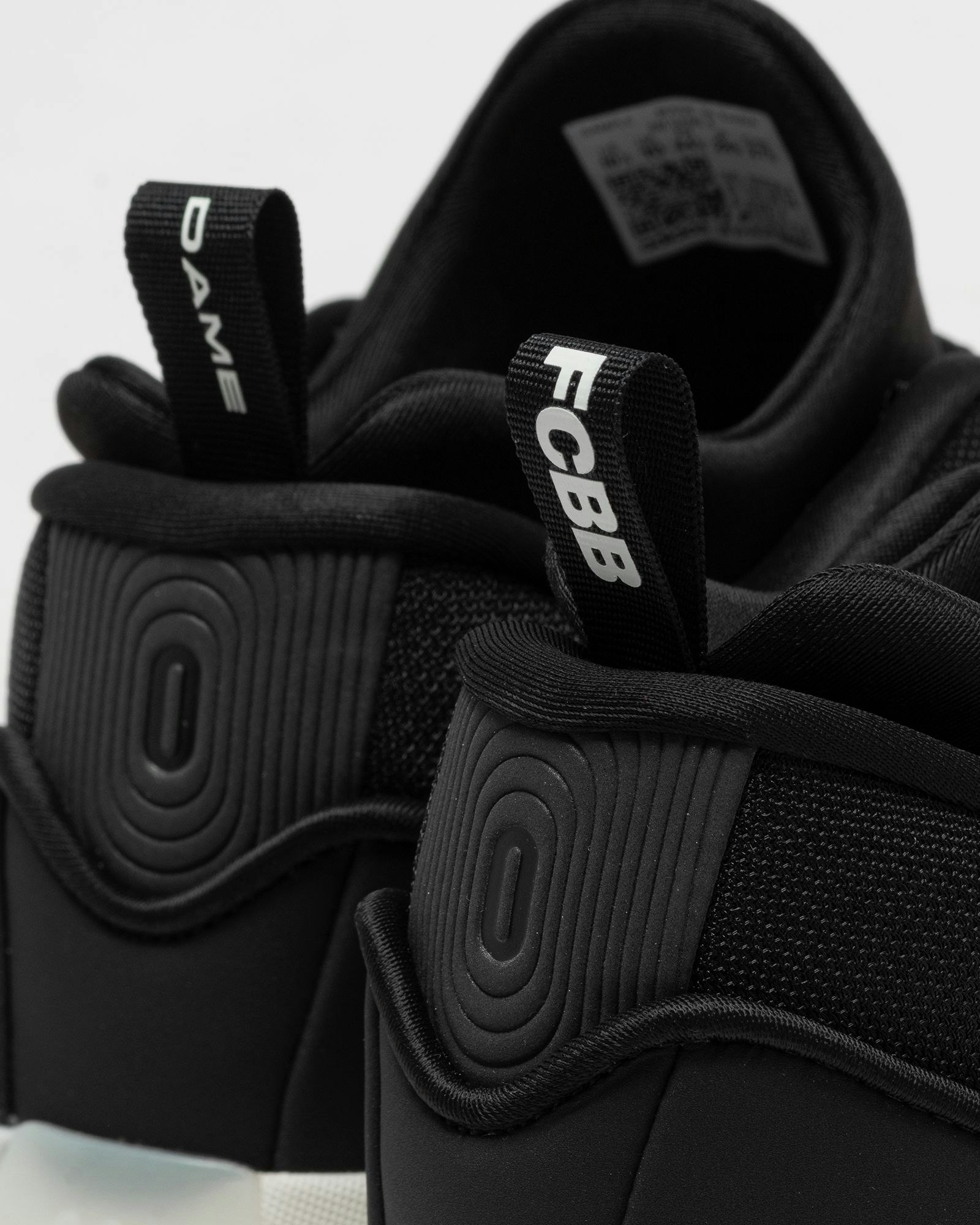 BSTN x FC Bayern München x adidas Dame 9 "Core Black" BSTN x FC Bayern München x adidas Dame 9 "Core Black"