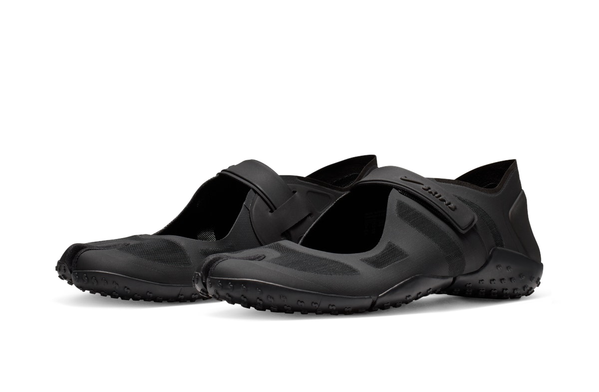 SKIMS x Nike Rift Mesh Black