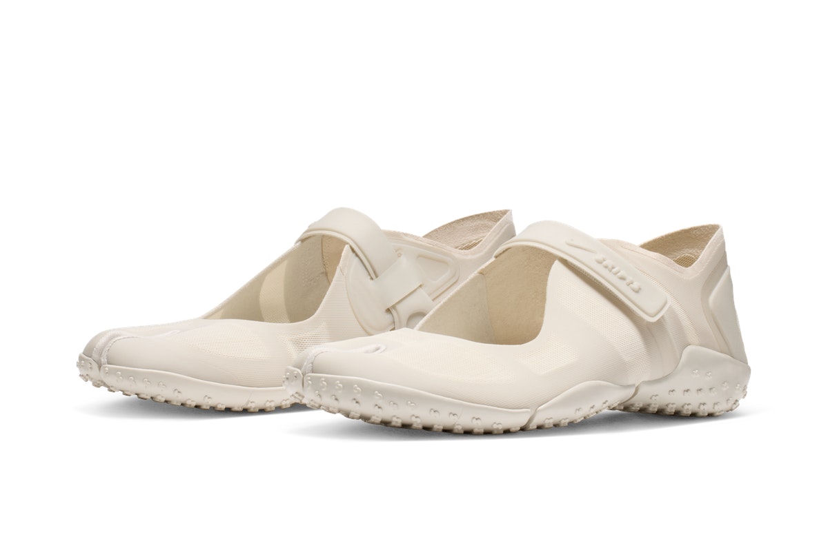 NikeSKIMS Rift Mesh Light Bone