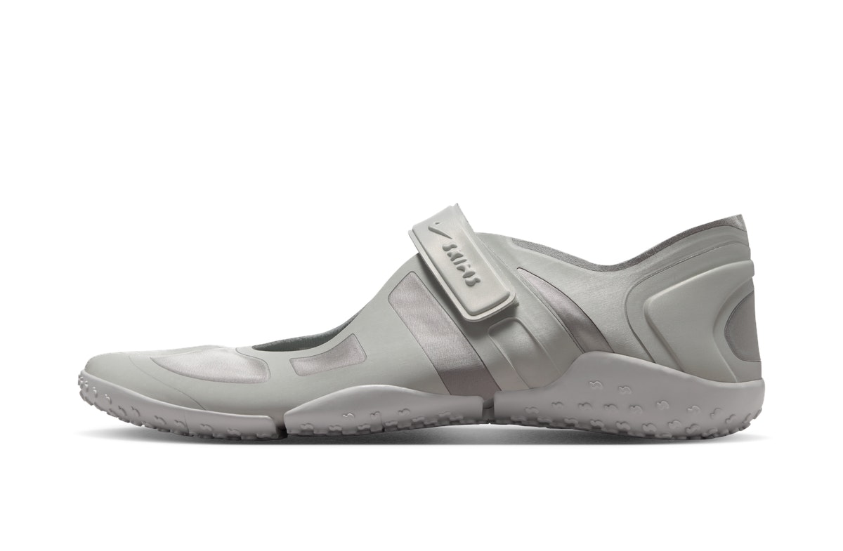 NikeSKIMS Rift Satin Night Silver
