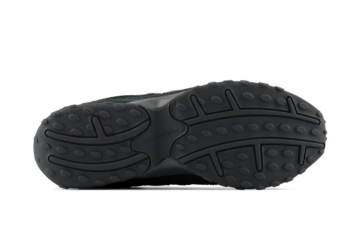 New Balance 204L Triple Black