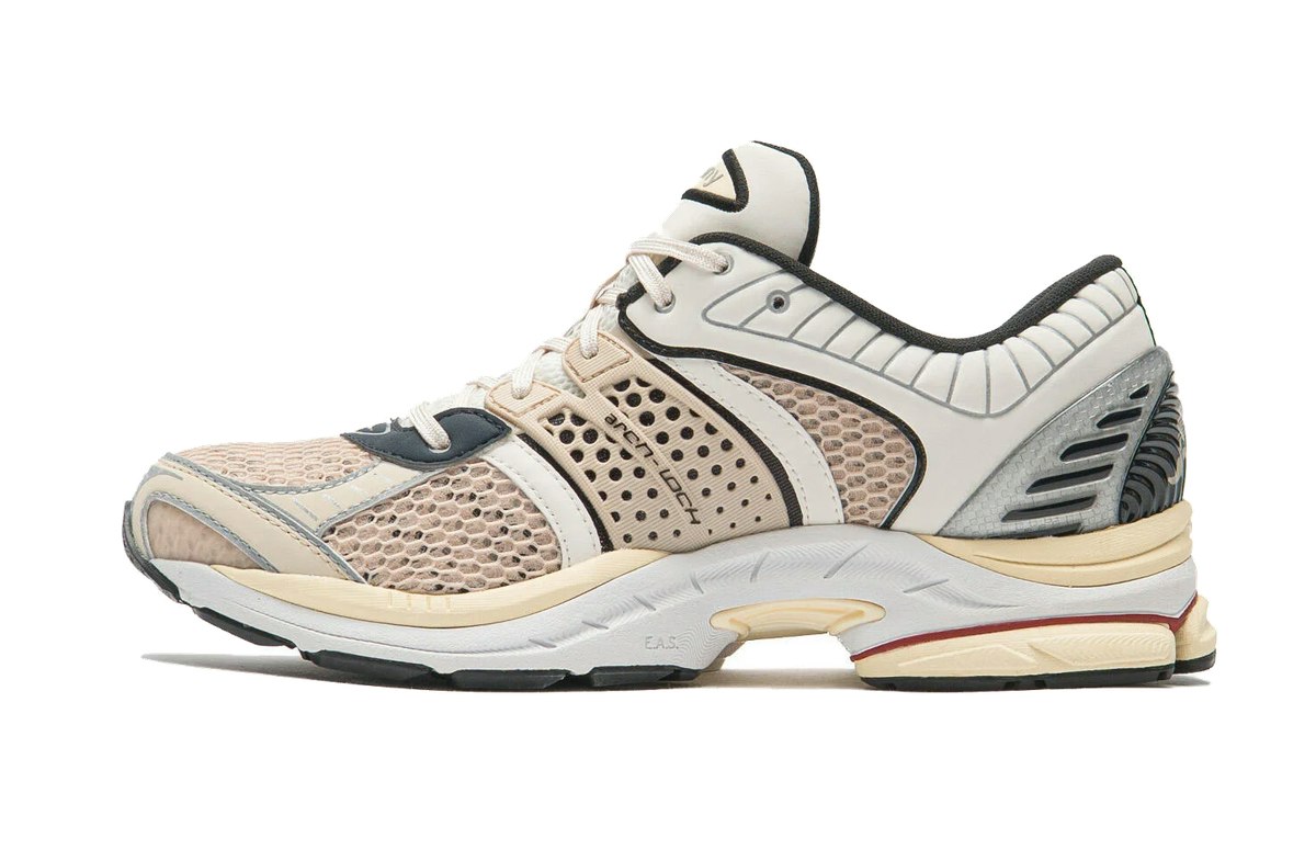 Highsnobiety x Saucony ProGrid Paramount Oatmeal Highsnobiety x Saucony ProGrid Paramount Oatmeal