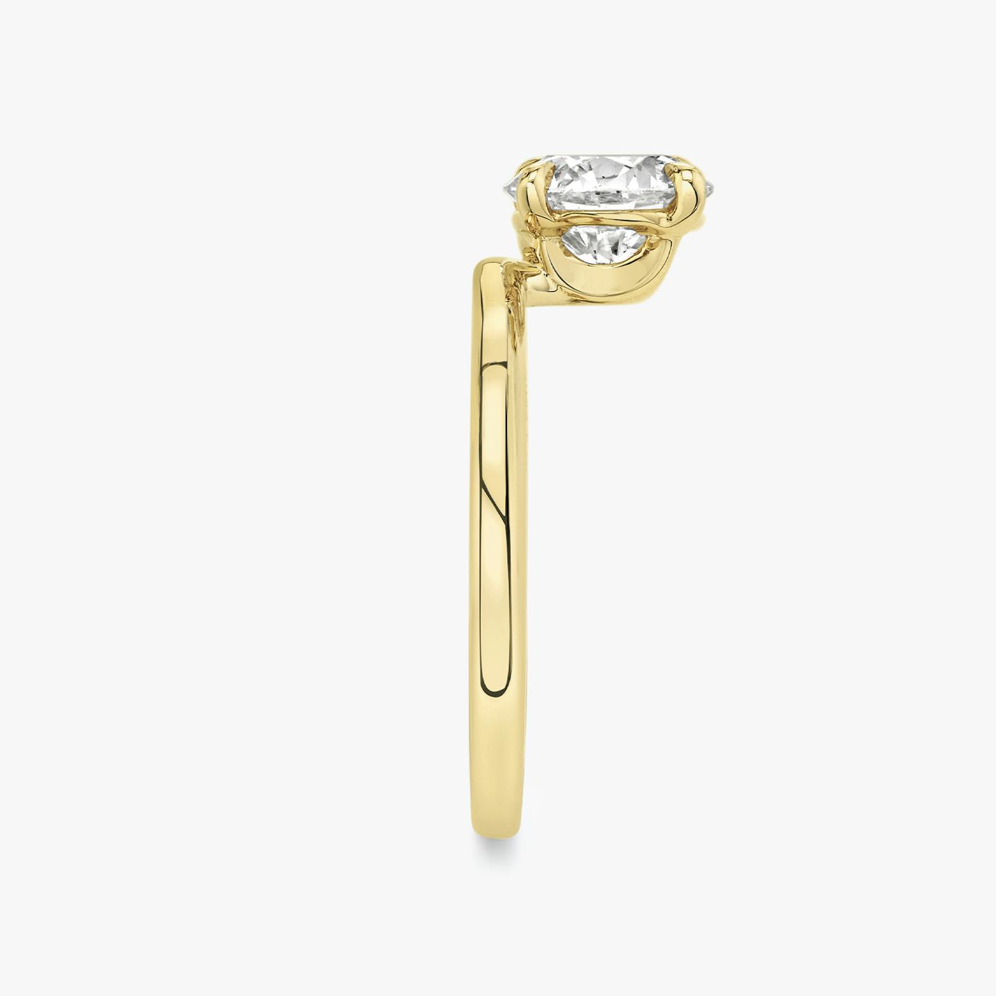 The Hover | Round Brilliant | 18k | 18k Yellow Gold | Band: Plain | Carat weight: 1½ | Diamond orientation: vertical