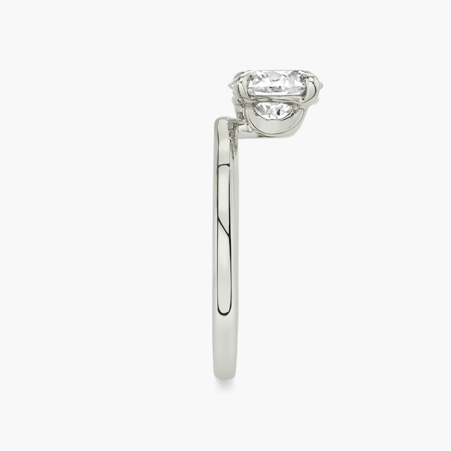 The Hover | Round Brilliant | 18k | 18k White Gold | Band: Plain | Carat weight: See full inventory | Diamond orientation: vertical