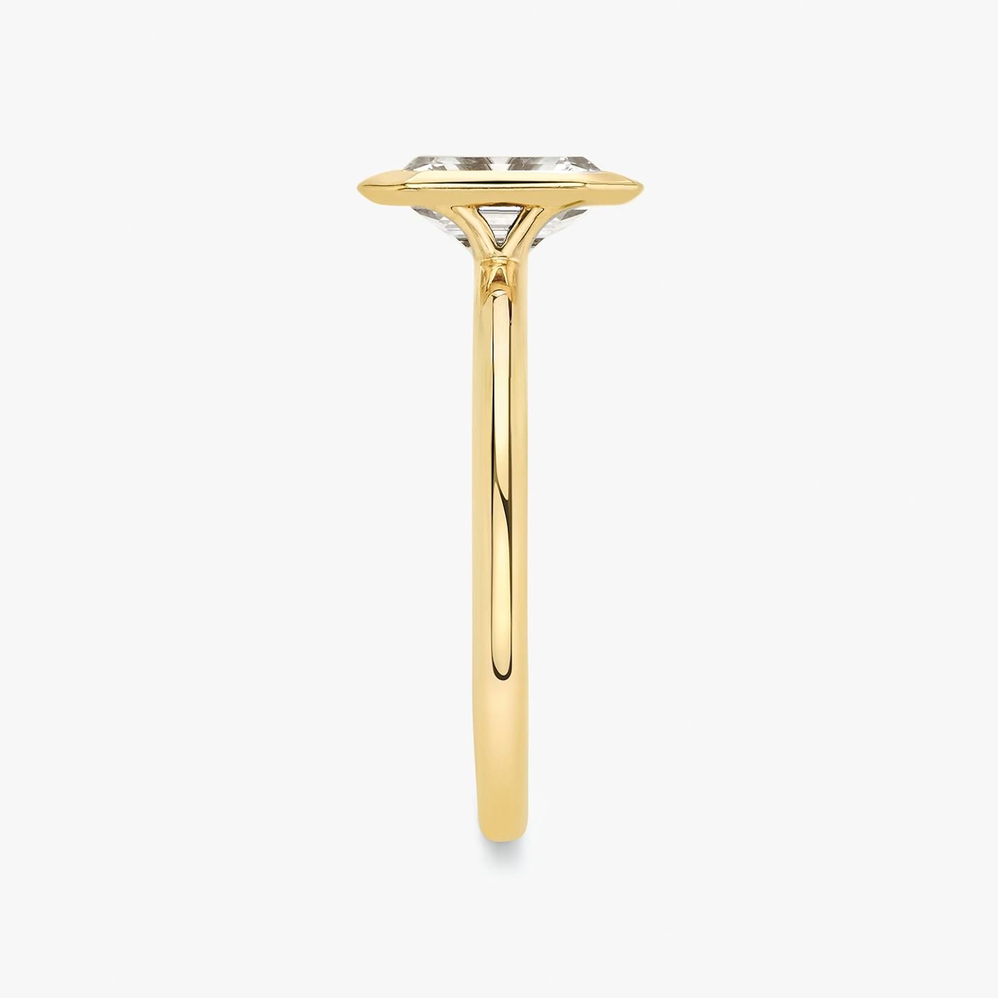 The Signature Bezel | Emerald | 18k | 18k Yellow Gold | Band: Plain | Diamond orientation: vertical | Carat weight: See full inventory