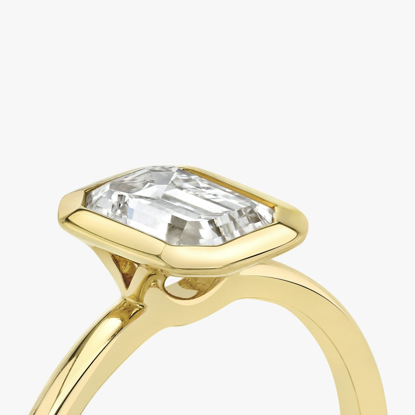 The Signature Bezel | emerald | 18k | yellow-gold | bandAccent: plain | diamondOrientation: vertical | caratWeight: other