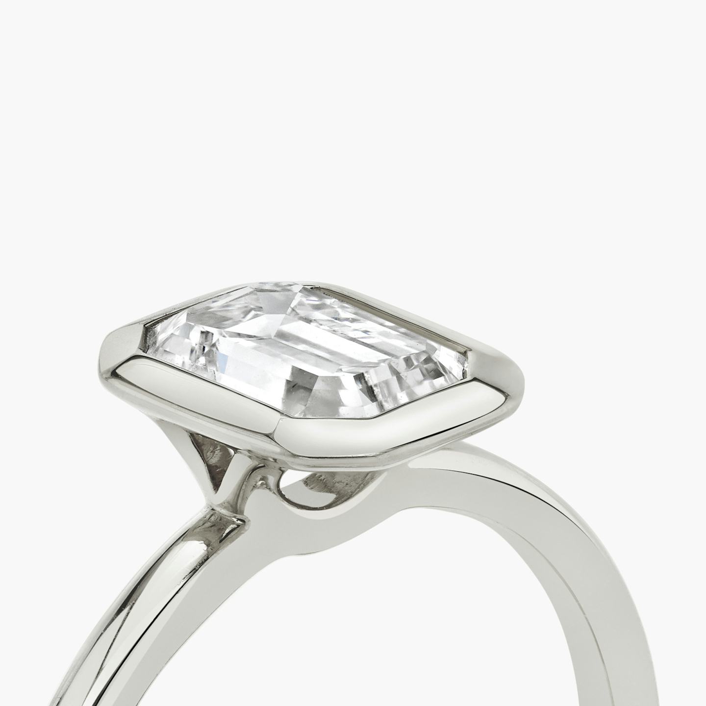 Signature Bezel | Emerald | Platin | Ring: Schlicht | Diamantausrichtung: vertical | Karatgewicht: Gesamtbestand ansehen