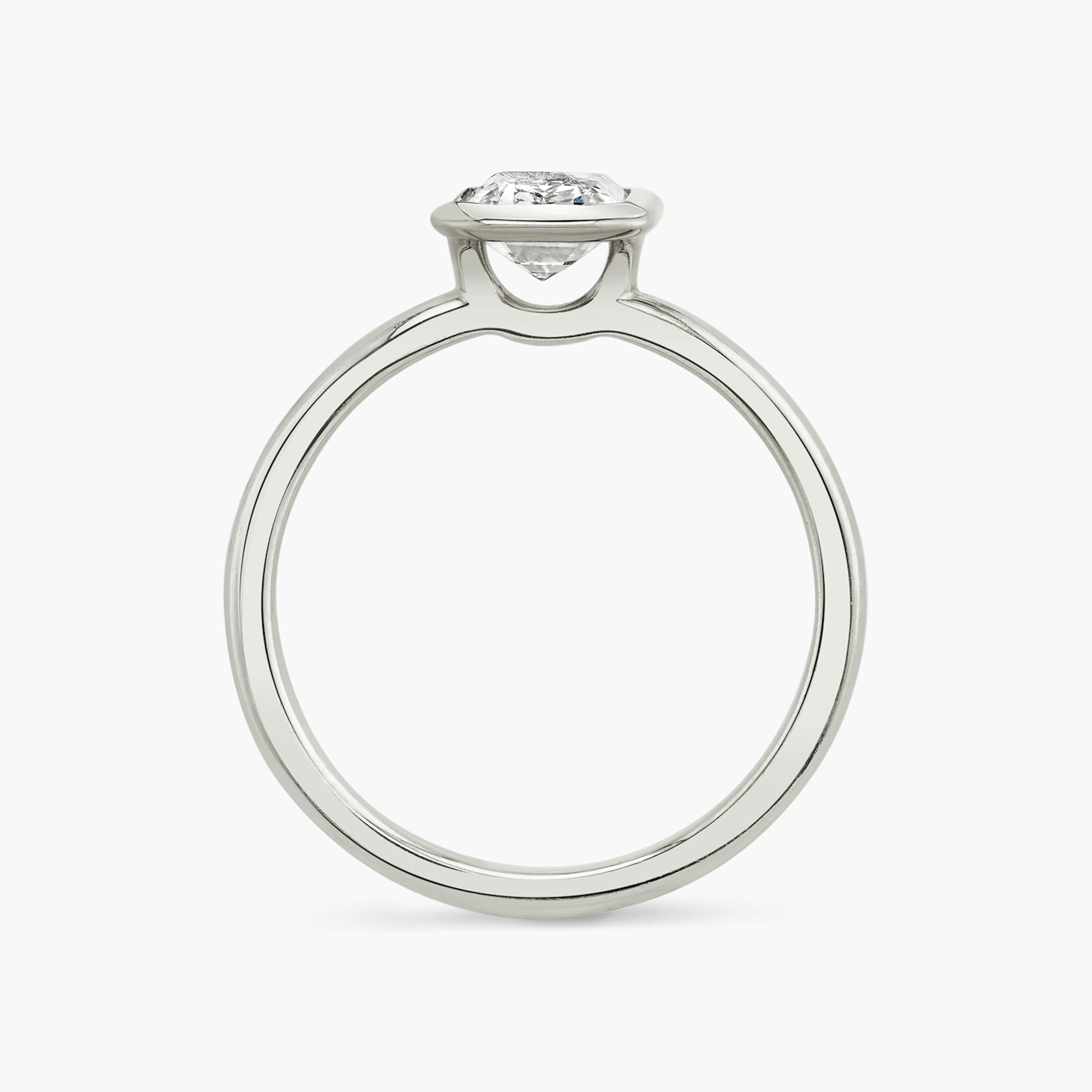 The Signature Bezel | Emerald | 18k | 18k White Gold | Band: Plain | Diamond orientation: vertical | Carat weight: See full inventory