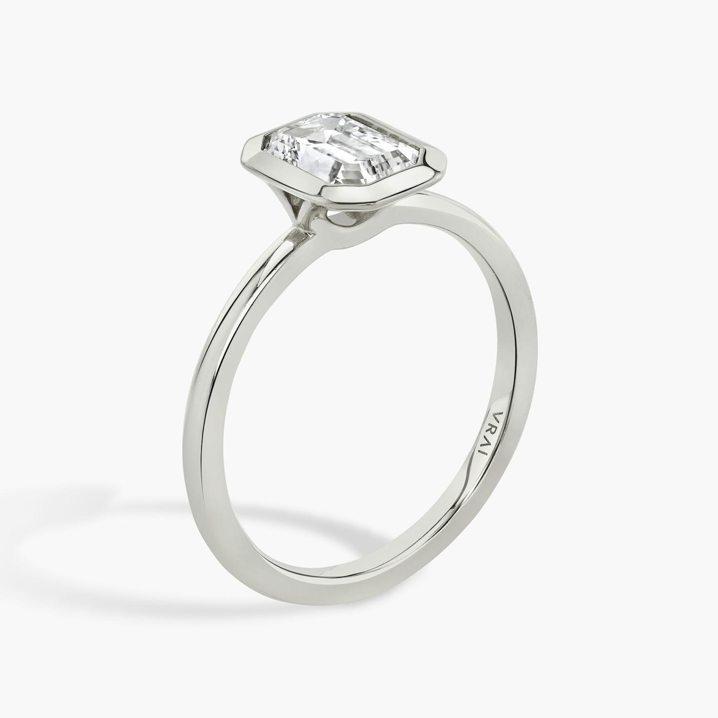 Signature Bezel | Emerald | 18k | 18k Weißgold | Ring: Schlicht | Diamantausrichtung: vertical | Karatgewicht: Gesamtbestand ansehen