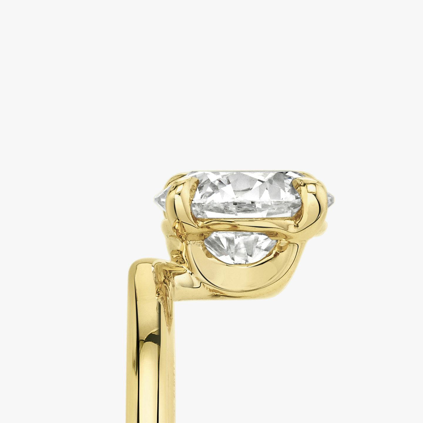 The Hover | Round Brilliant | 18k | 18k Yellow Gold | Band: Plain | Carat weight: 2 | Diamond orientation: vertical
