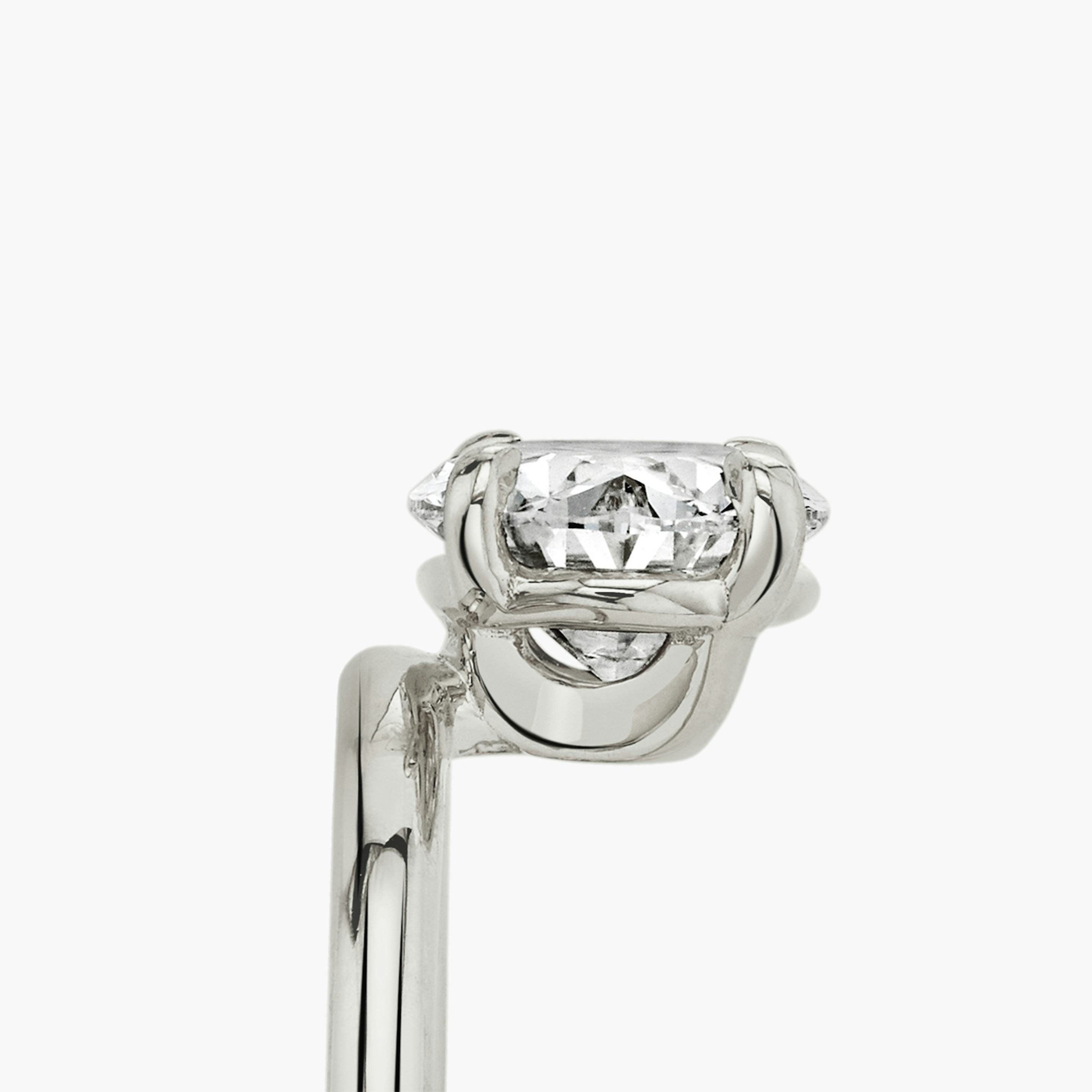 The Hover | Oval | 18k | 18k White Gold | Band: Plain | Diamond orientation: vertical | Carat weight: See full inventory