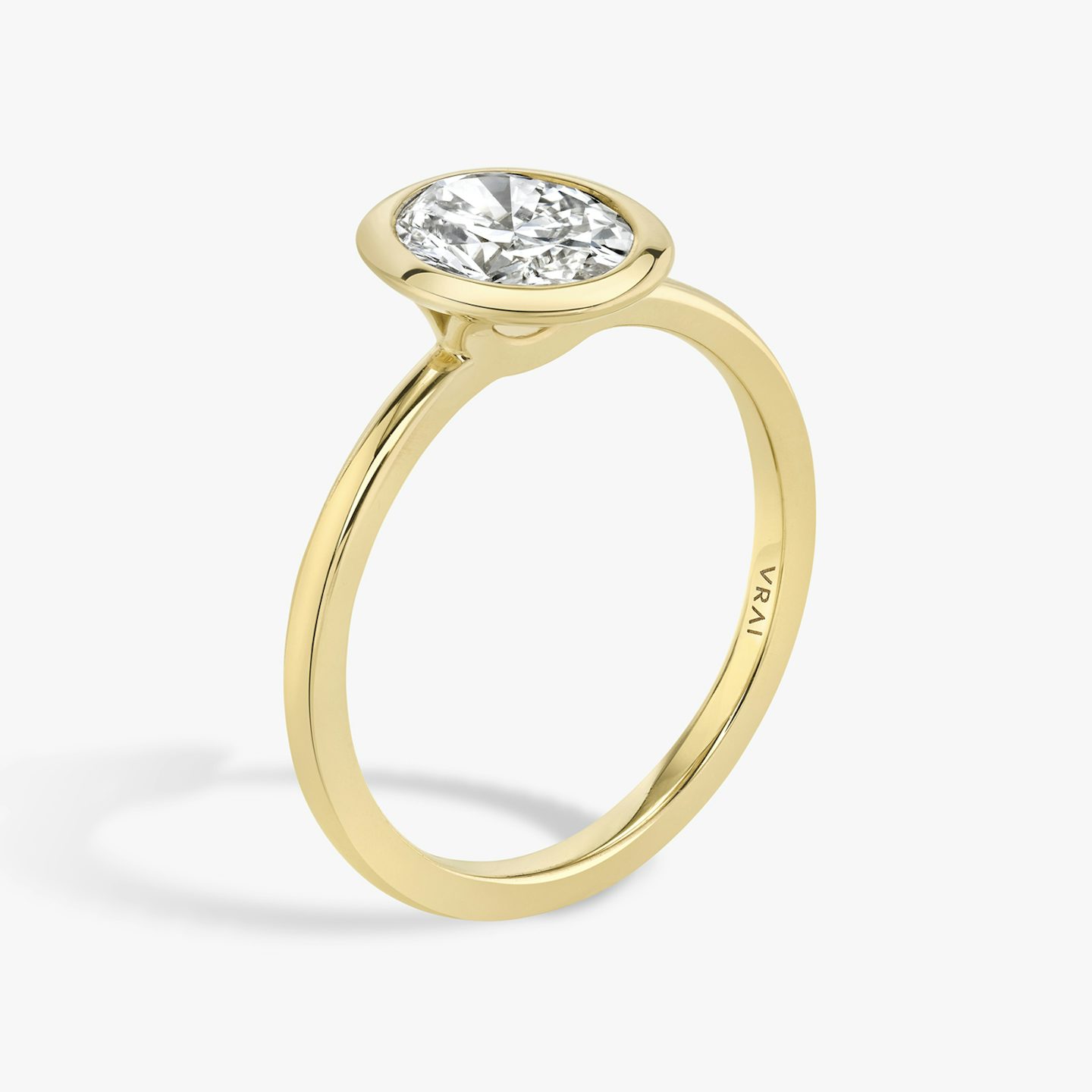The Signature Bezel | Oval | 18k | 18k Yellow Gold | Band: Plain | Diamond orientation: vertical | Carat weight: See full inventory