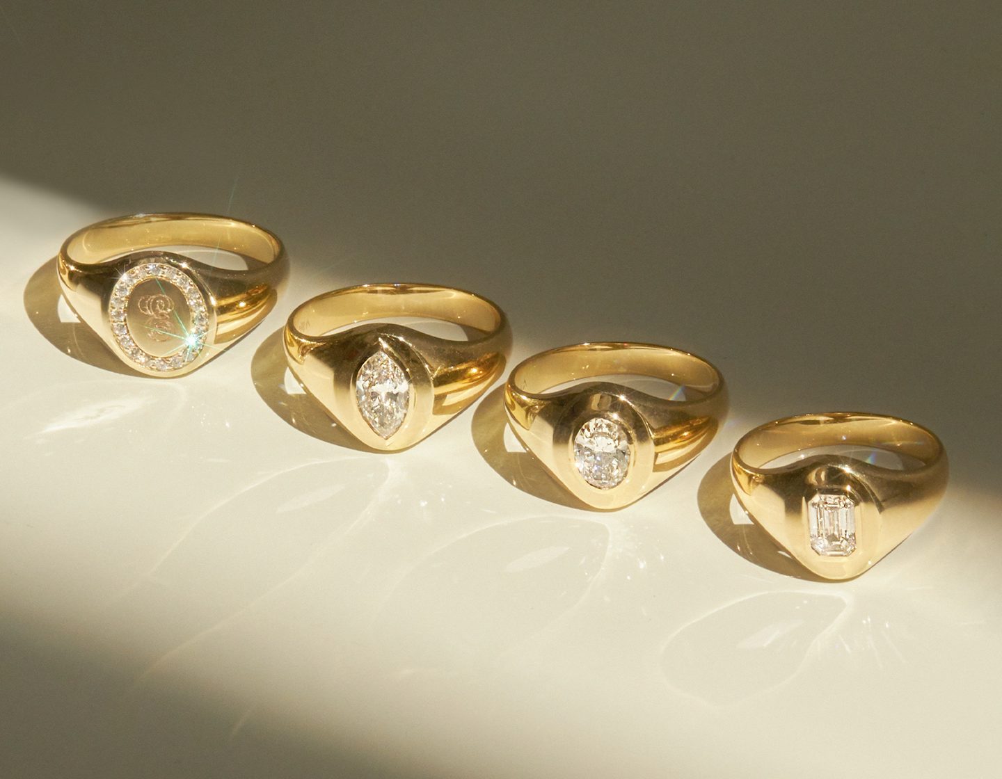 VRAI Pavé Signet Ring | Round Brilliant | 14k | 18k White Gold