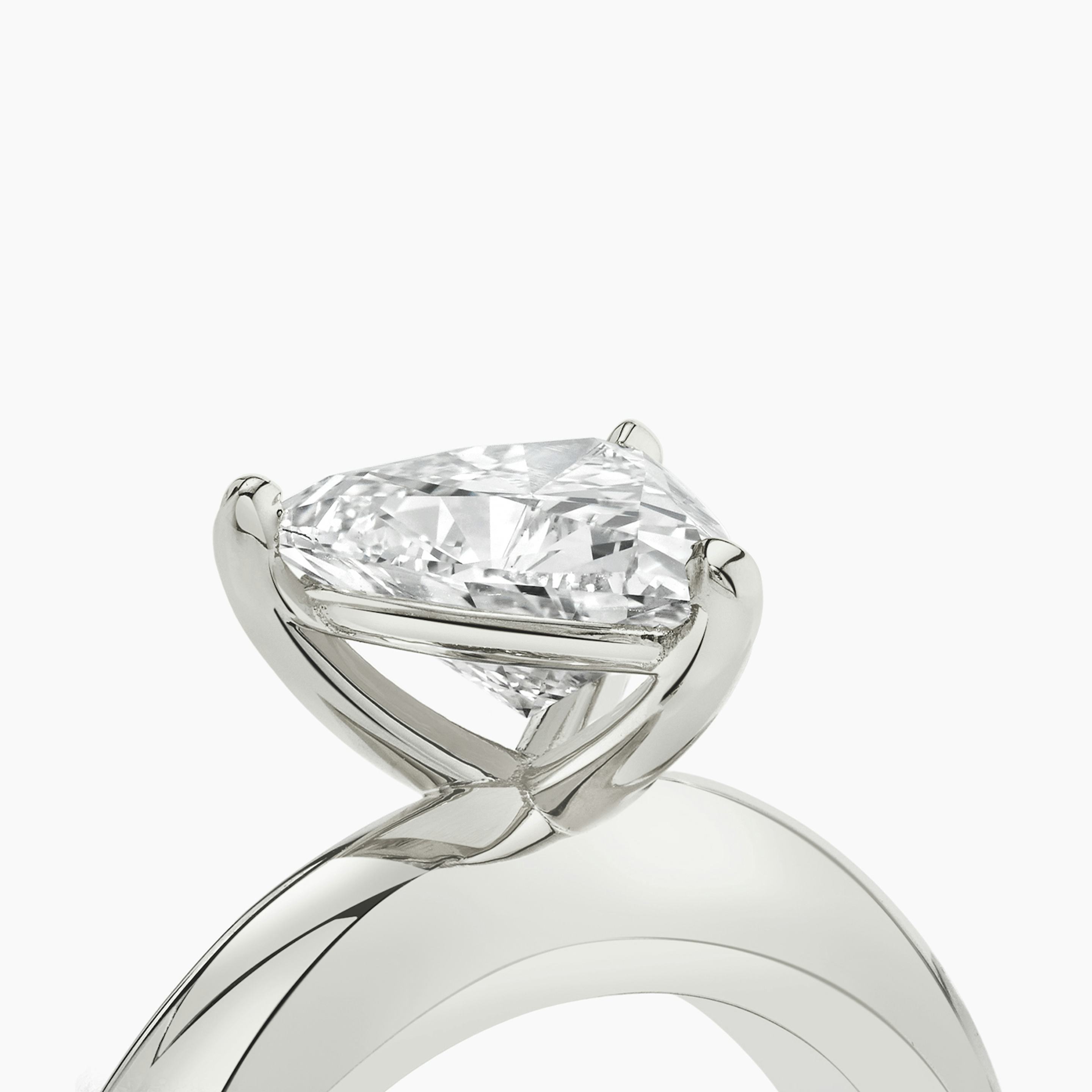 The Curator | Trillion | 18k | 18k White Gold | Band: Plain | Diamond orientation: vertical | Carat weight: See full inventory