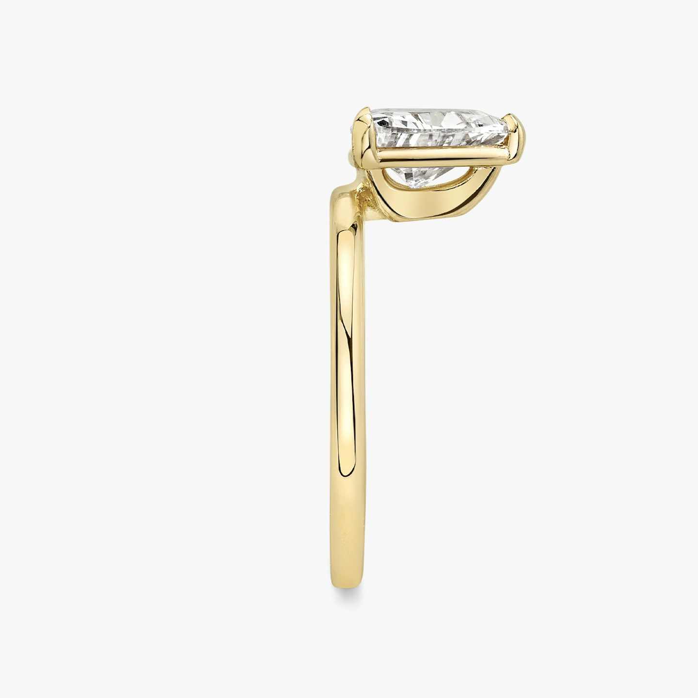 The Hover | Trillion | 18k | 18k Yellow Gold | Band: Plain | Diamond orientation: vertical | Carat weight: See full inventory