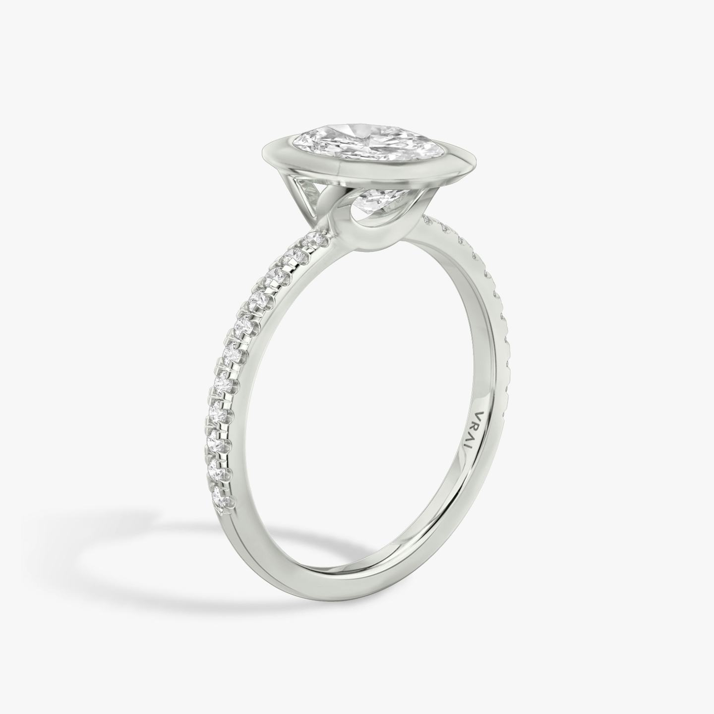 The Signature Bezel | Oval | 18k | 18k White Gold | Band: Pavé | Diamond orientation: vertical | Carat weight: See full inventory