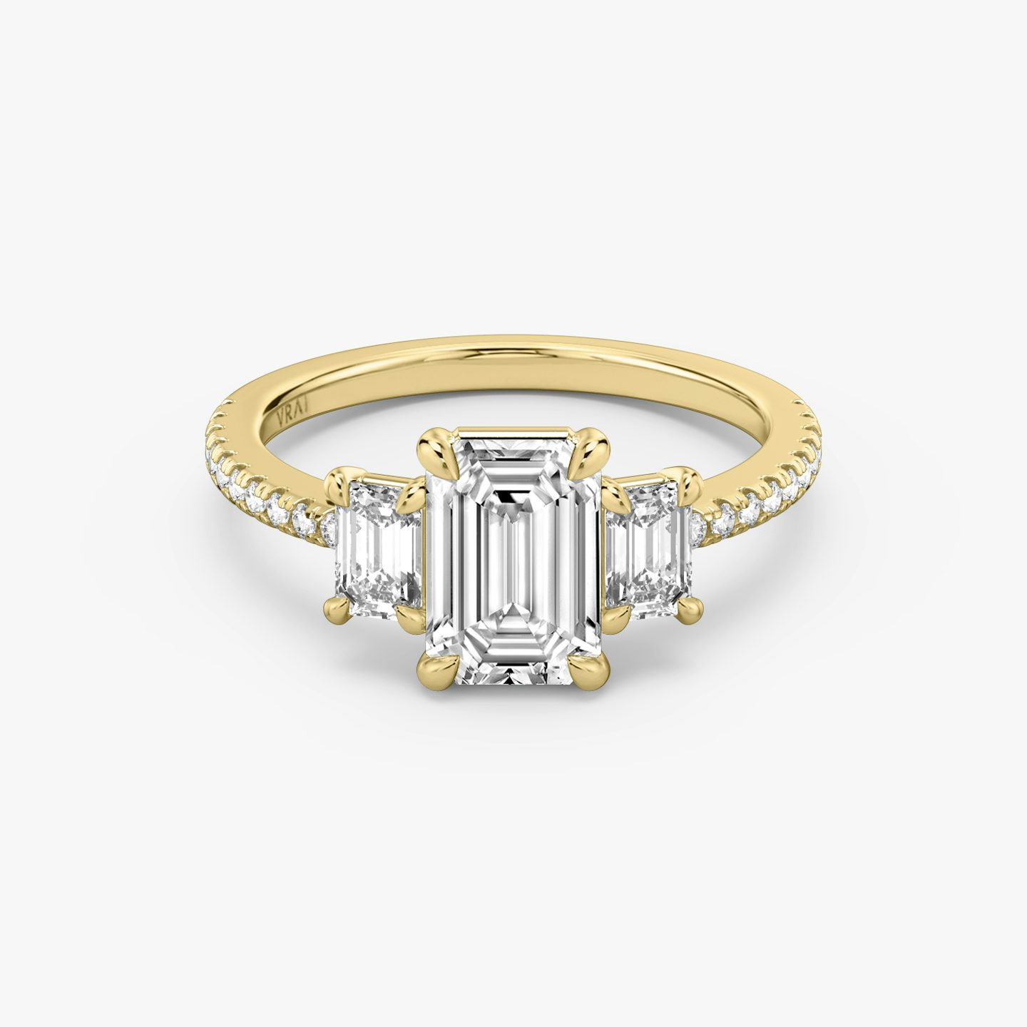 Three Stone | Emerald | 18k | 18k Gelbgold | Ring: Pavé | Karatgewicht der Seitensteine: 1/4 | Form der Seitensteine: Emerald | Diamantausrichtung: vertical | Karatgewicht: Gesamtbestand ansehen
