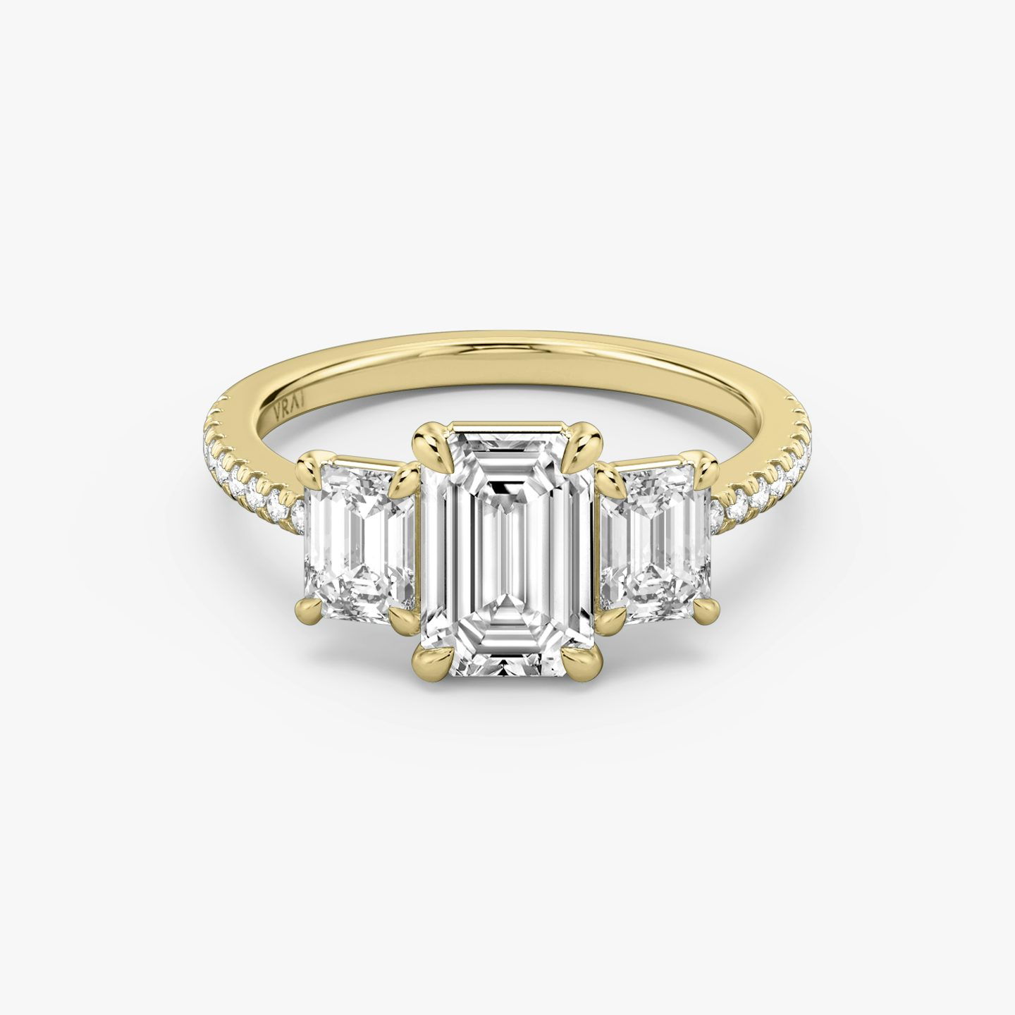 Three Stone | Emerald | 18k | 18k Gelbgold | Ring: Pavé | Karatgewicht der Seitensteine: 1/2 | Form der Seitensteine: Emerald | Diamantausrichtung: vertical | Karatgewicht: Gesamtbestand ansehen